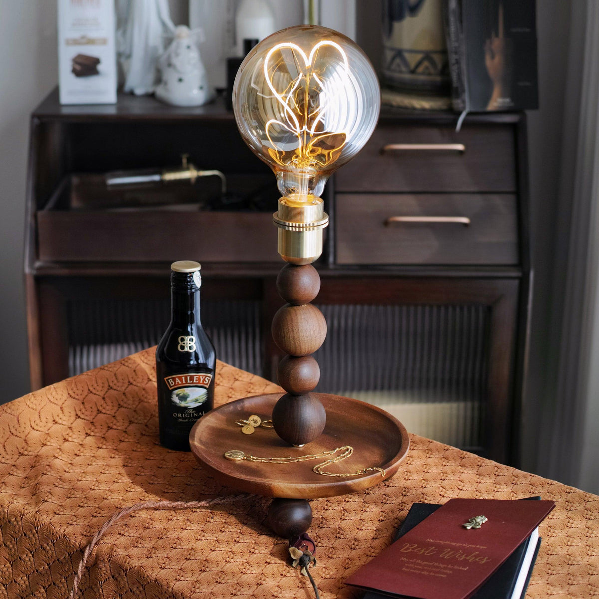 Anli Love Table Lamp ∅ 6.3″ x H 12.9″ / Dia 16cm x H 33cm / Walnut Color & Gold / US Plug Table lamp