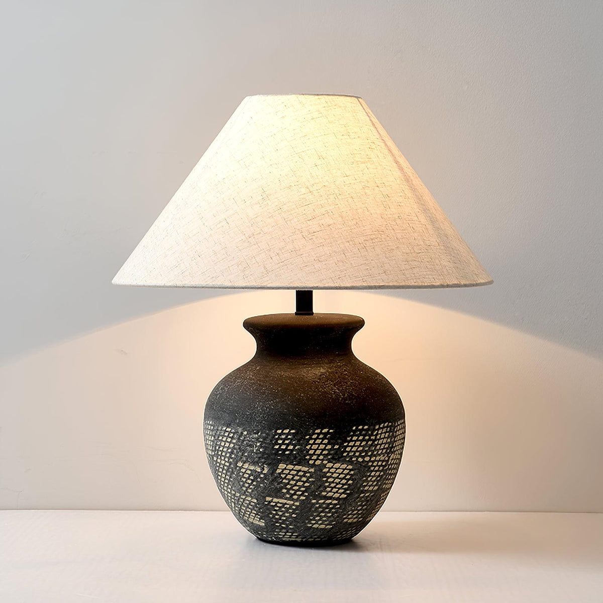 Ansel Ceramic Table Lamp ∅ 17.7″ x H 20″/ Dia 45cm x H 51cm / Black & Beige / US plug Table lamp