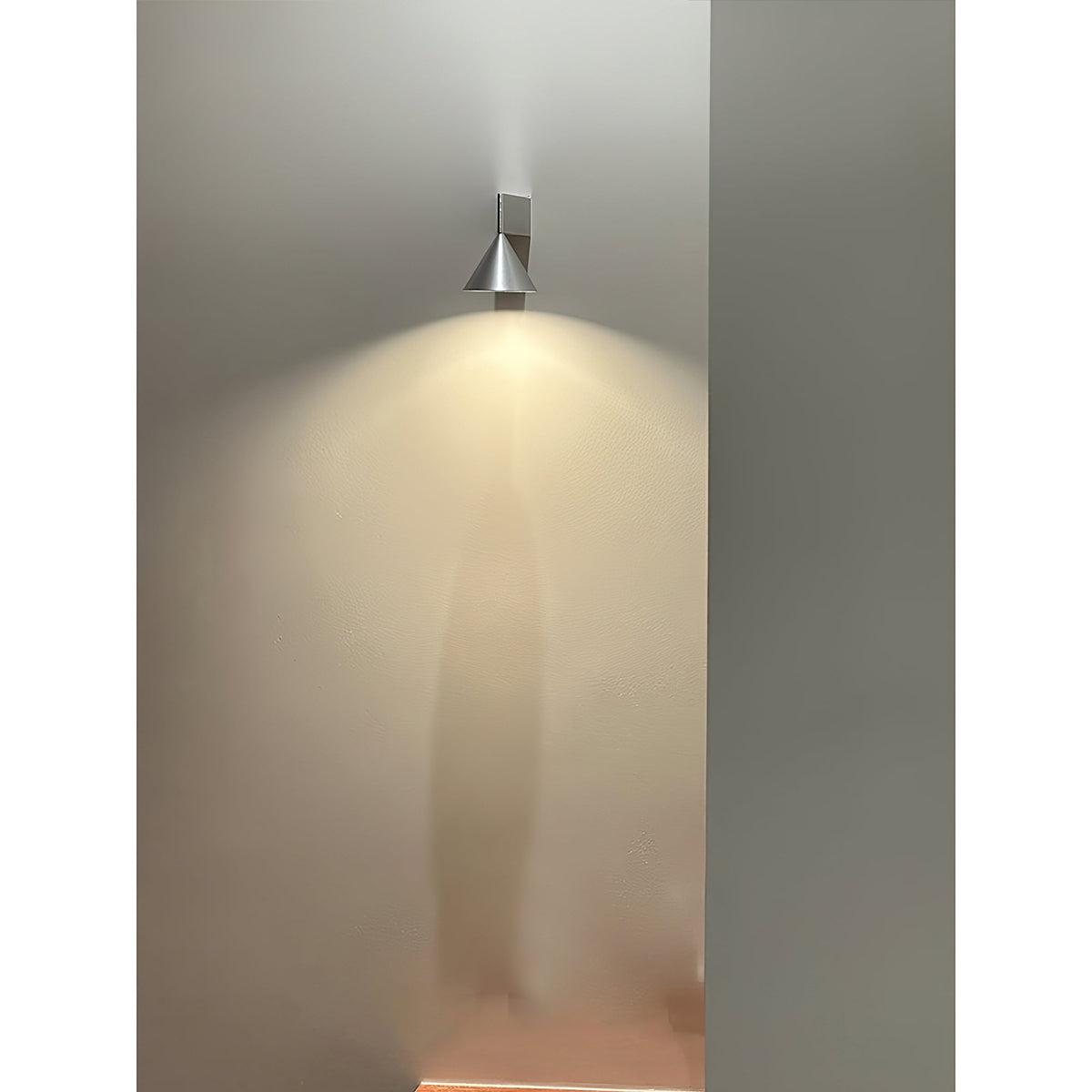 Apollo Aluminum Wall Lamp