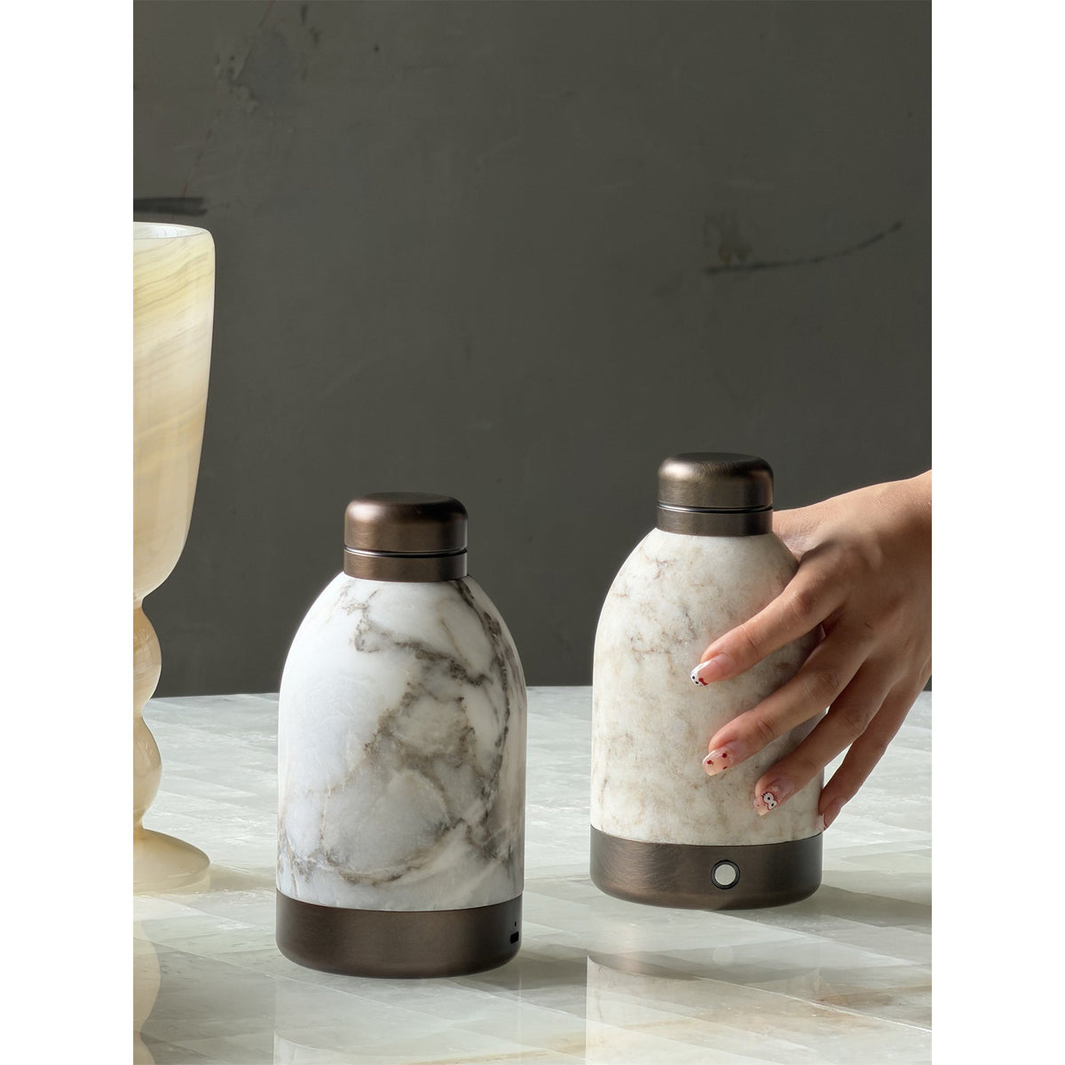 Capsule Marble Table Lamp (Built-in Battery)