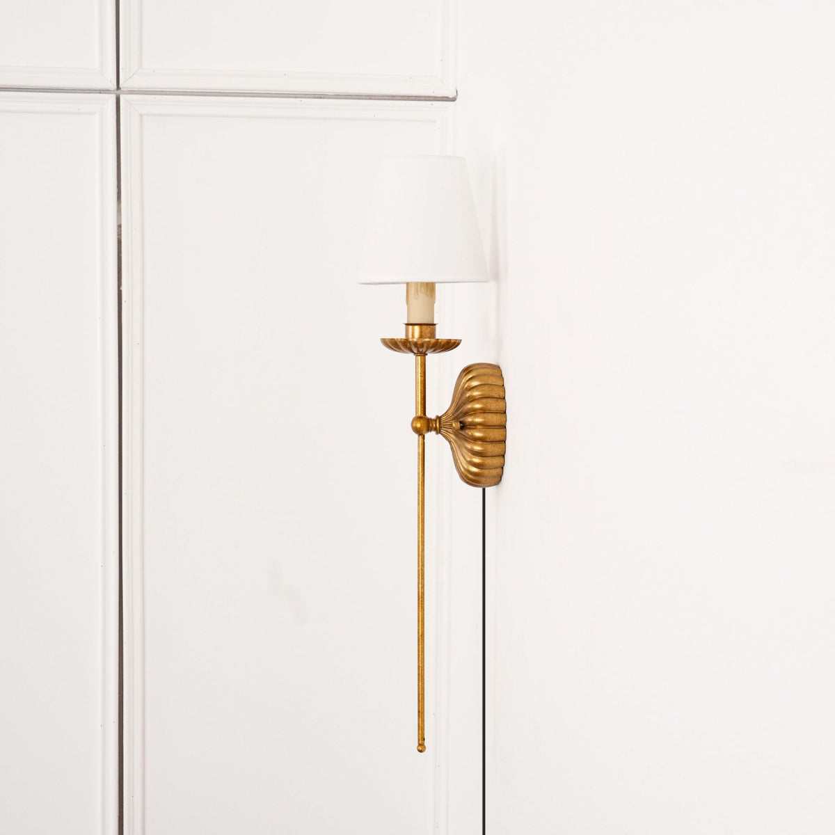Fluted-Rosette Plug-in Wall Sconce