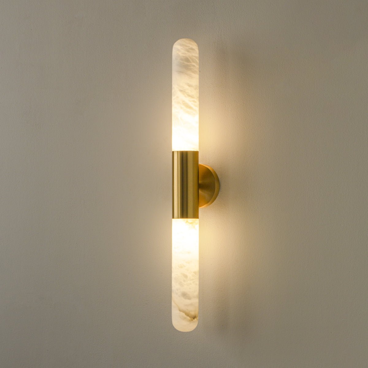 Cavoya Alabaster Wall Light ? 2.4″ x H 25.6″ / Gold & White / Warm Light 1001 Wall lamp
