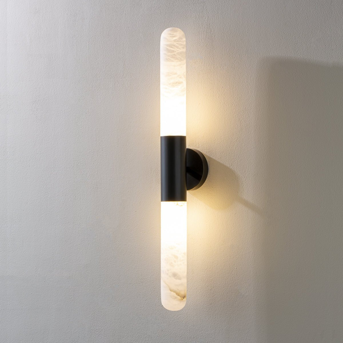Cavoya Alabaster Wall Light ? 2.4″ x H 25.6″ / Black & White / Warm Light 1001 Wall lamp