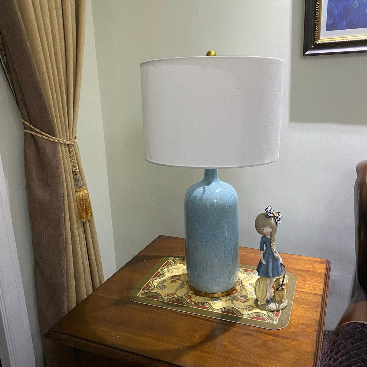 Culloden Table Lamp ∅ 15″ x H 26.8″ / Dia 38cm x H 68cm / Blue & White / US plug Table lamp
