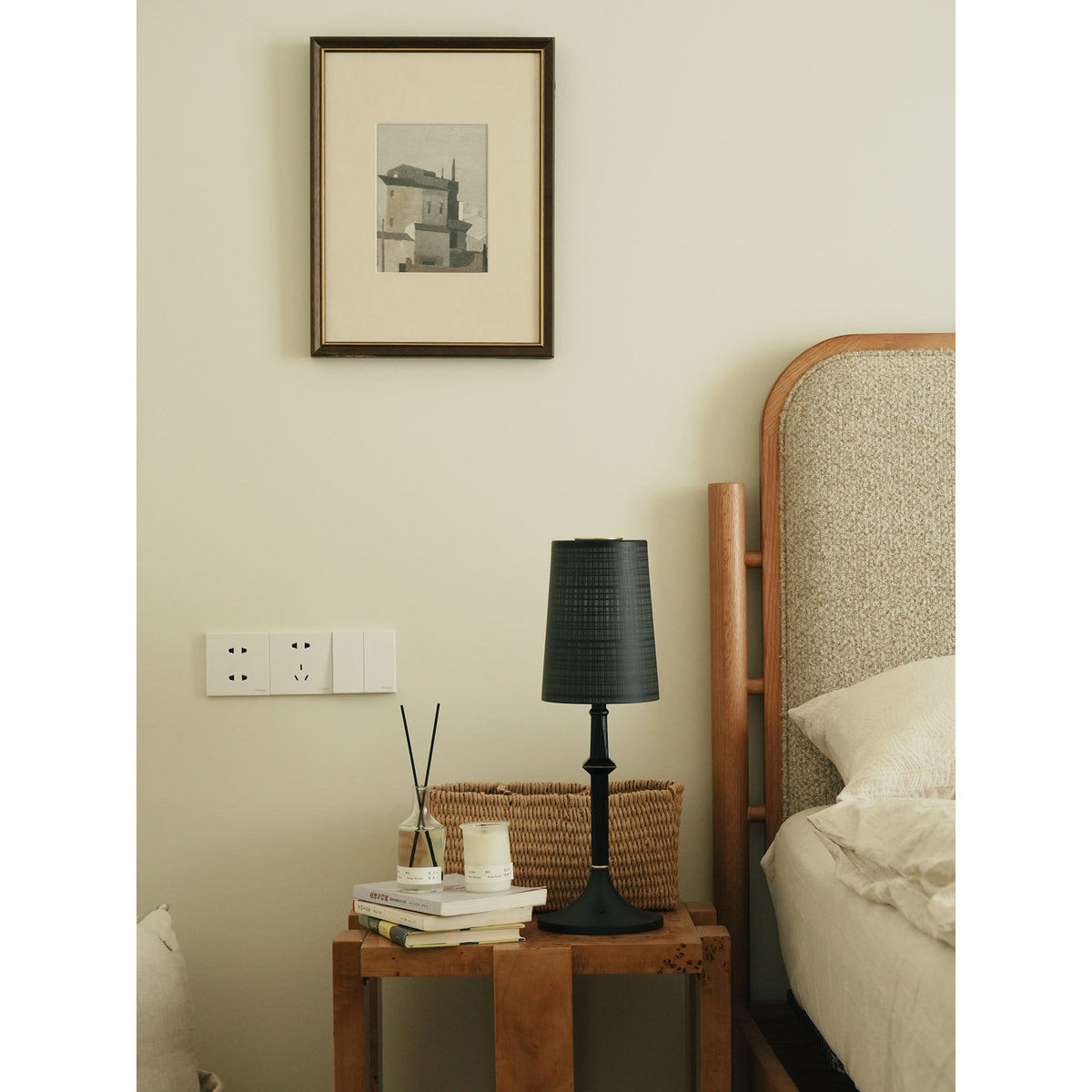 Devon Black Table Lamp (Built-in Battery)