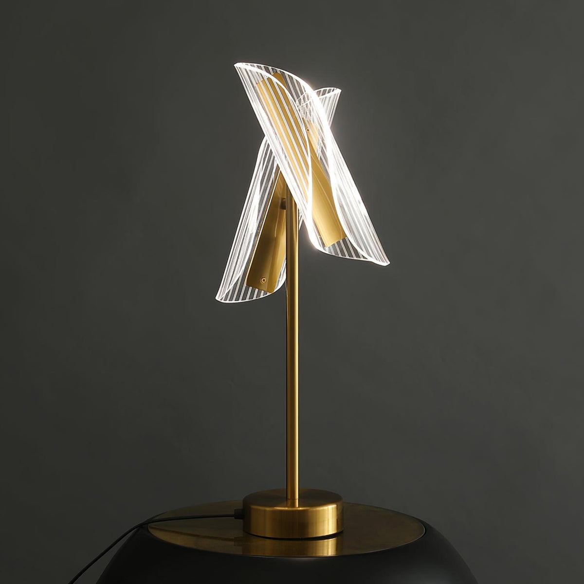 Flame Table Lamp ∅ 6.6″ x H 21.6″ / Dia 17cm x H 55cm / Gold / US plug Table lamp