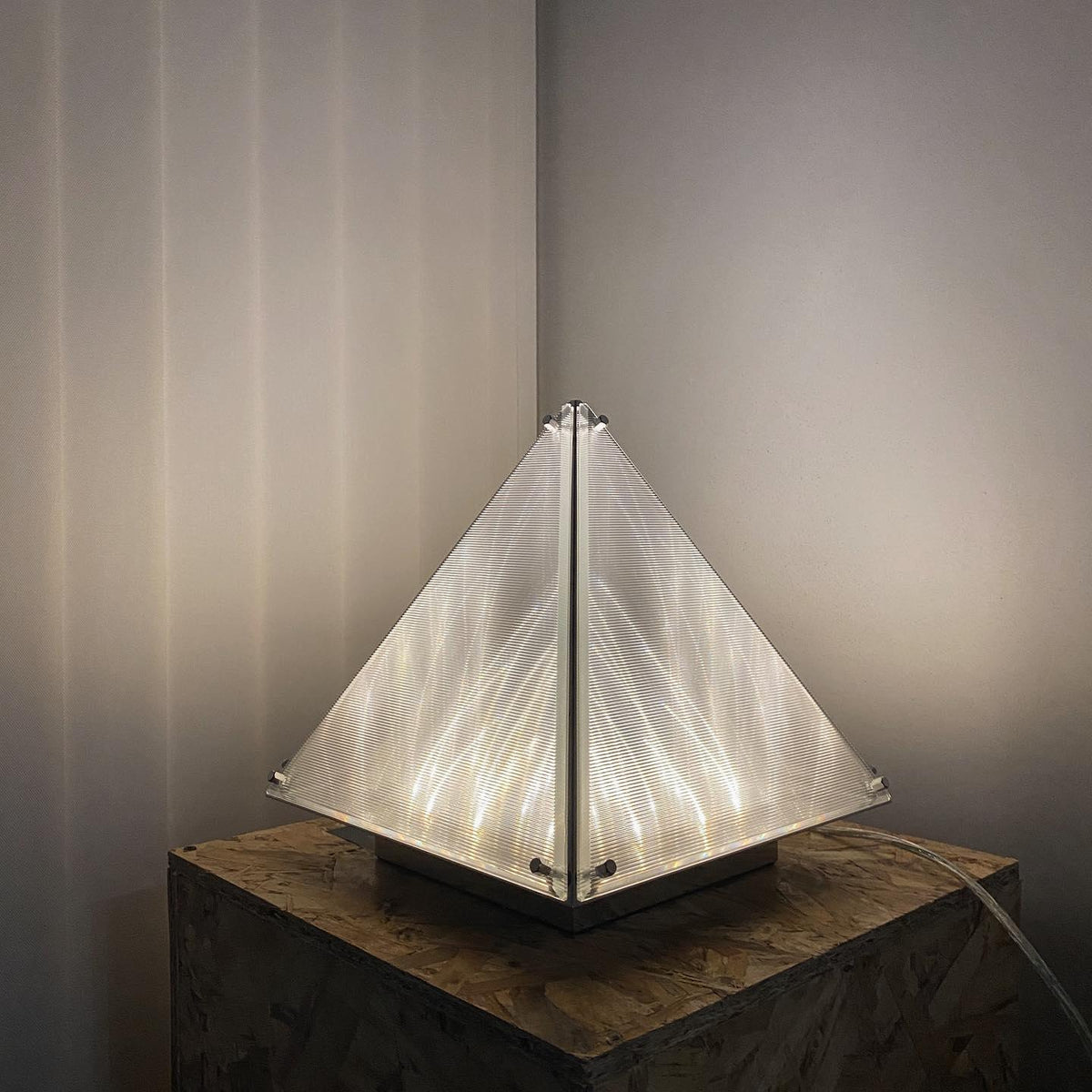 Fragment Table Lamp ? 11.4″ x H 11″/ Dia 29cm x H 28cm / Chrome & Clear / US plug Table lamp