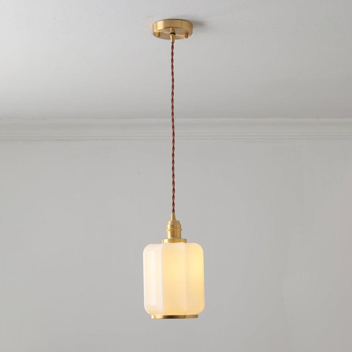 Funnel Pendant Light ∅ 5.9″ x H 9.8″ / Dia 15cm x H 25cm / Brass & White Pendant light