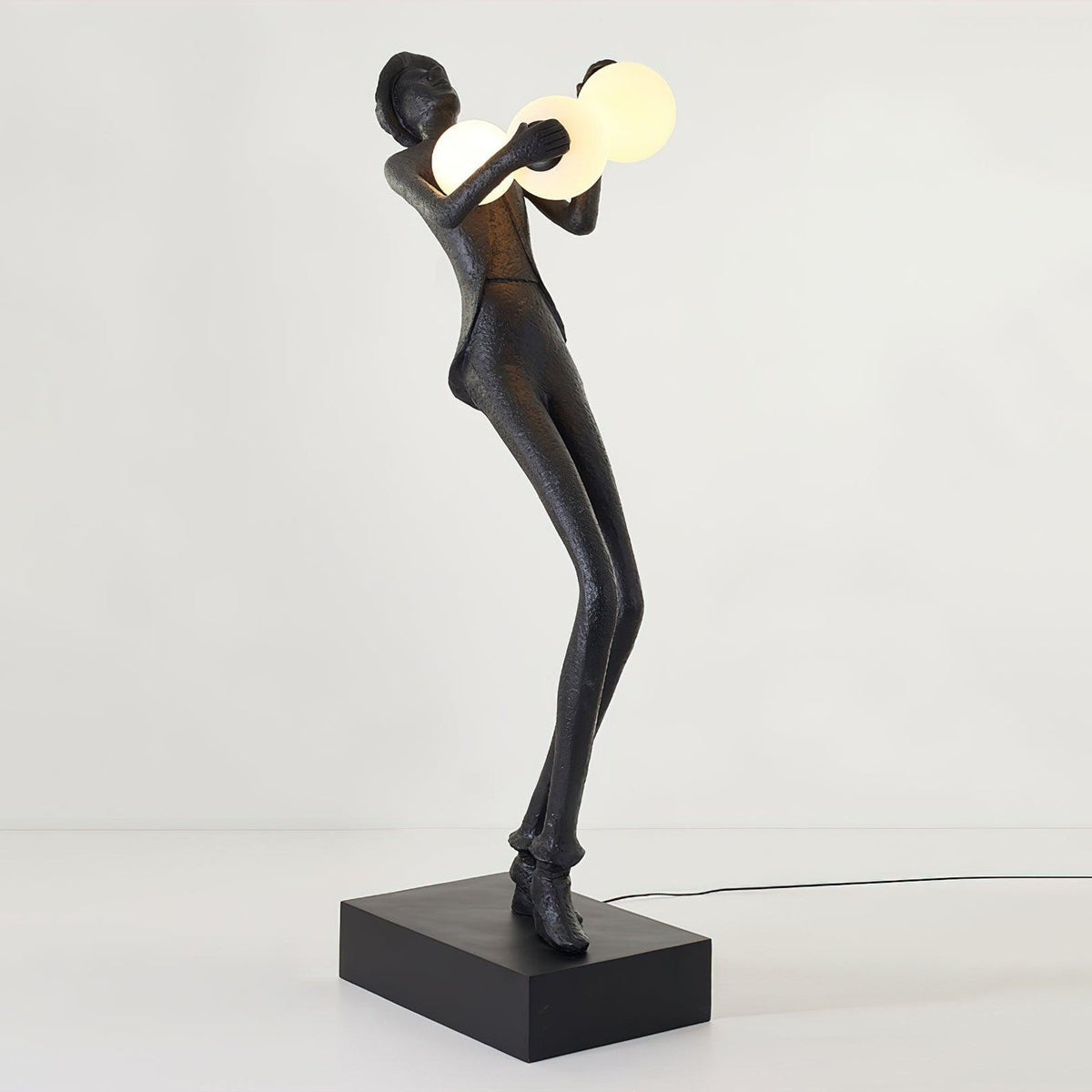 Gentleman Sculpture Floor Lamp ∅ 27.6″ x H 70.8″ / Dia 70cm x H 180cm / Black & White / US Plug Floor lamp