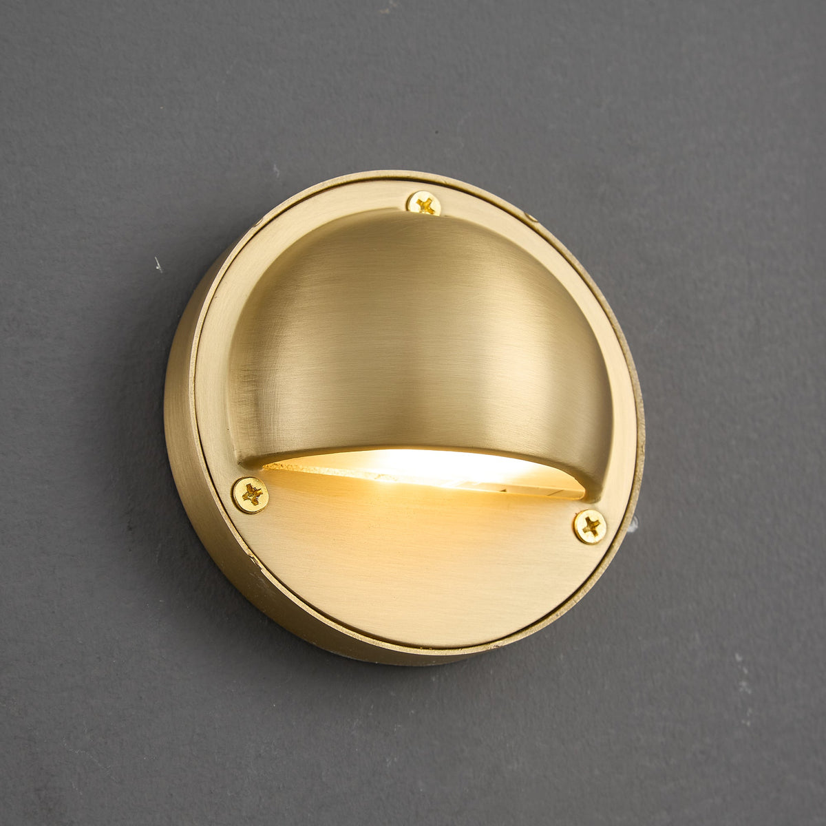 Hardy Wall Lamp