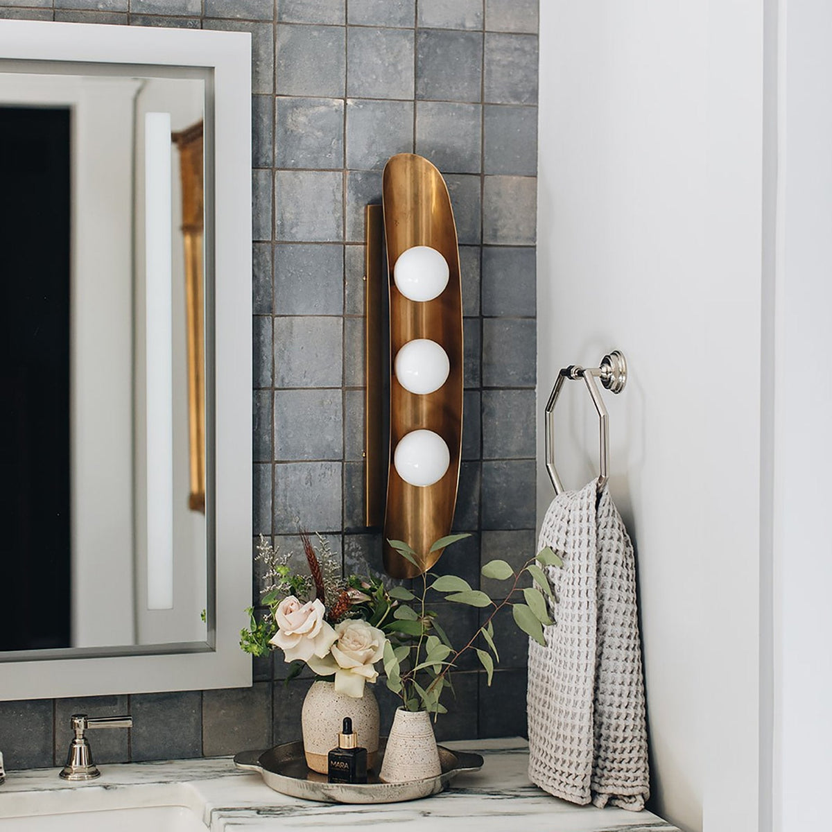 Hopper Wall Lamp