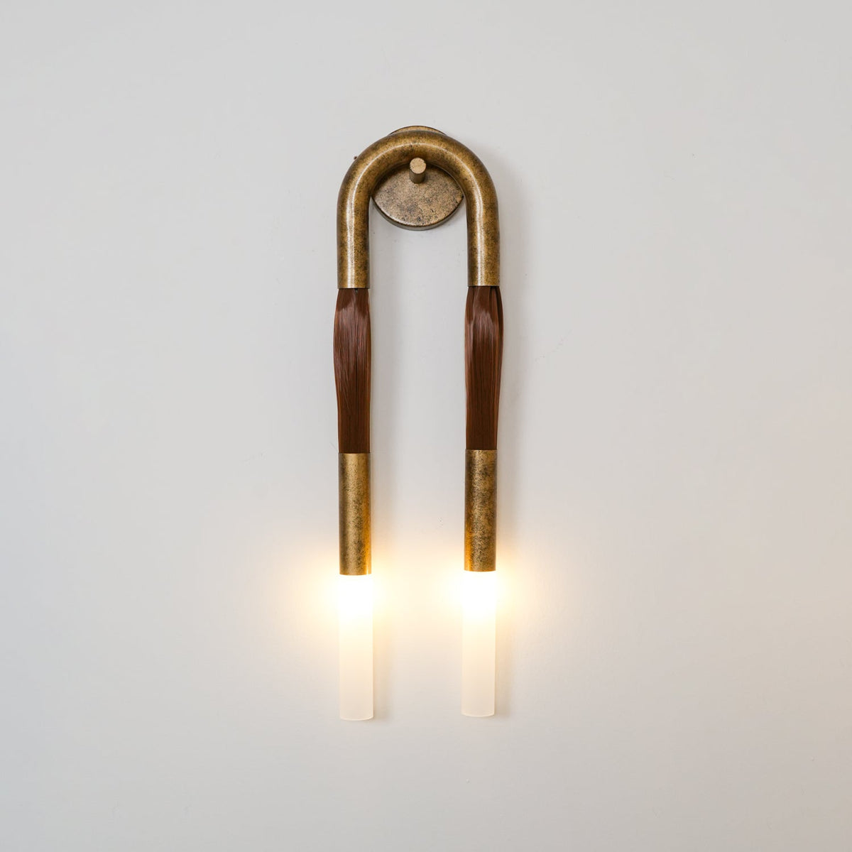 Horsehair Wall Lamp ? 6.3″ x H 25.6″ / Dia 16cm x H 65cm / Brass / 1 Piece Wall lamp