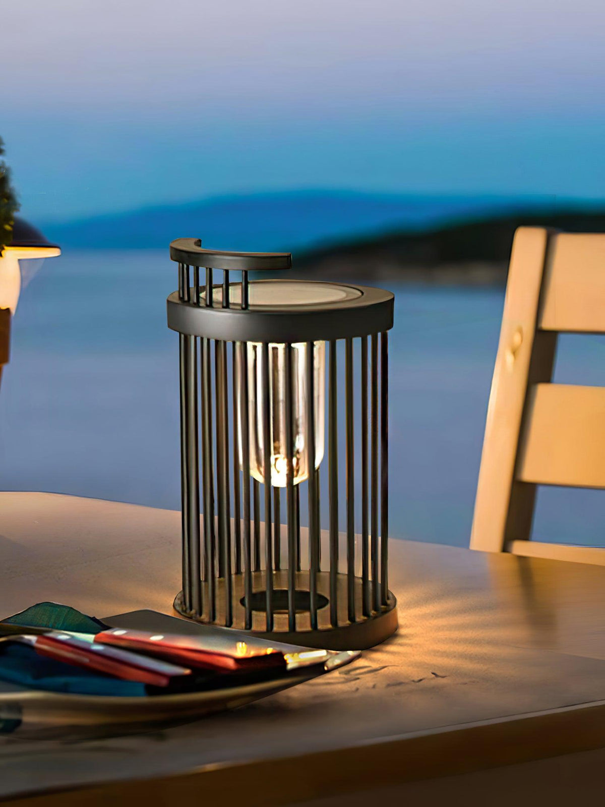 Hurricane Ruhlmann Outdoor Light ∅ 11.8″ x H 20.5″ / Dia 30cm x H 52cm / Black / Solar power storage Table lamp