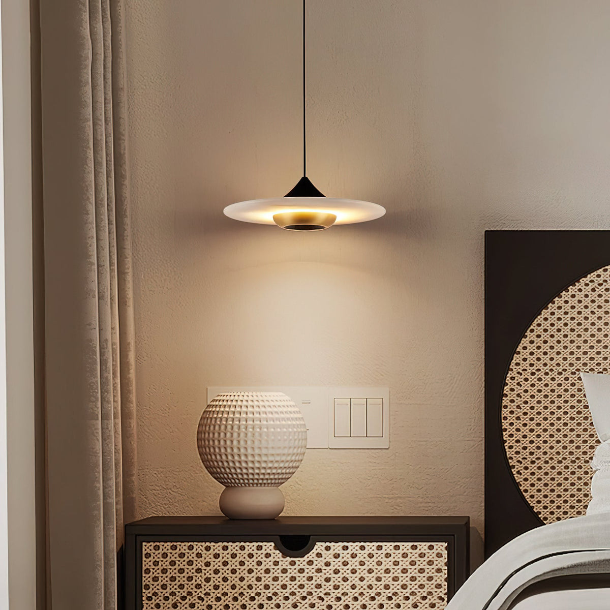Ipno LED Alabaster Pendant Light