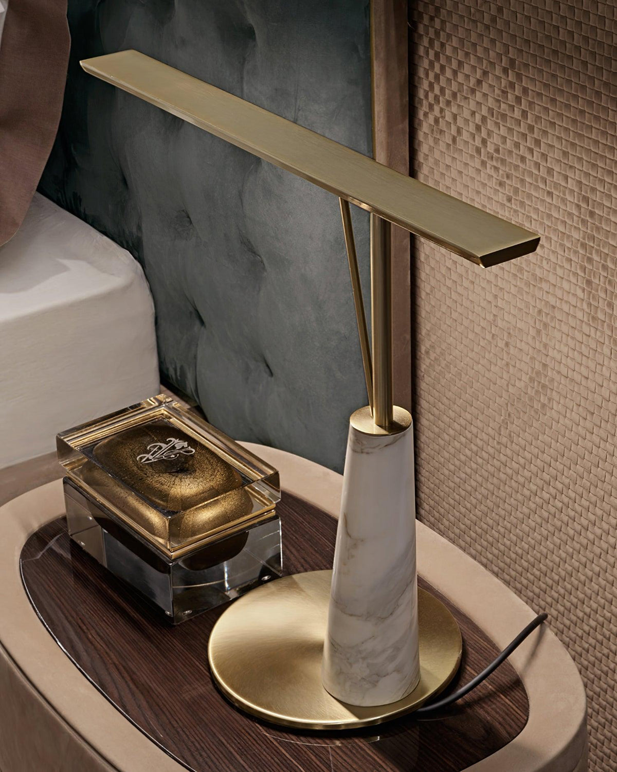 Jasper Table Lamp ∅ 19.6″ x H 15.7″ / Dia 50cm x H 40cm / Gold / US plug Table lamp