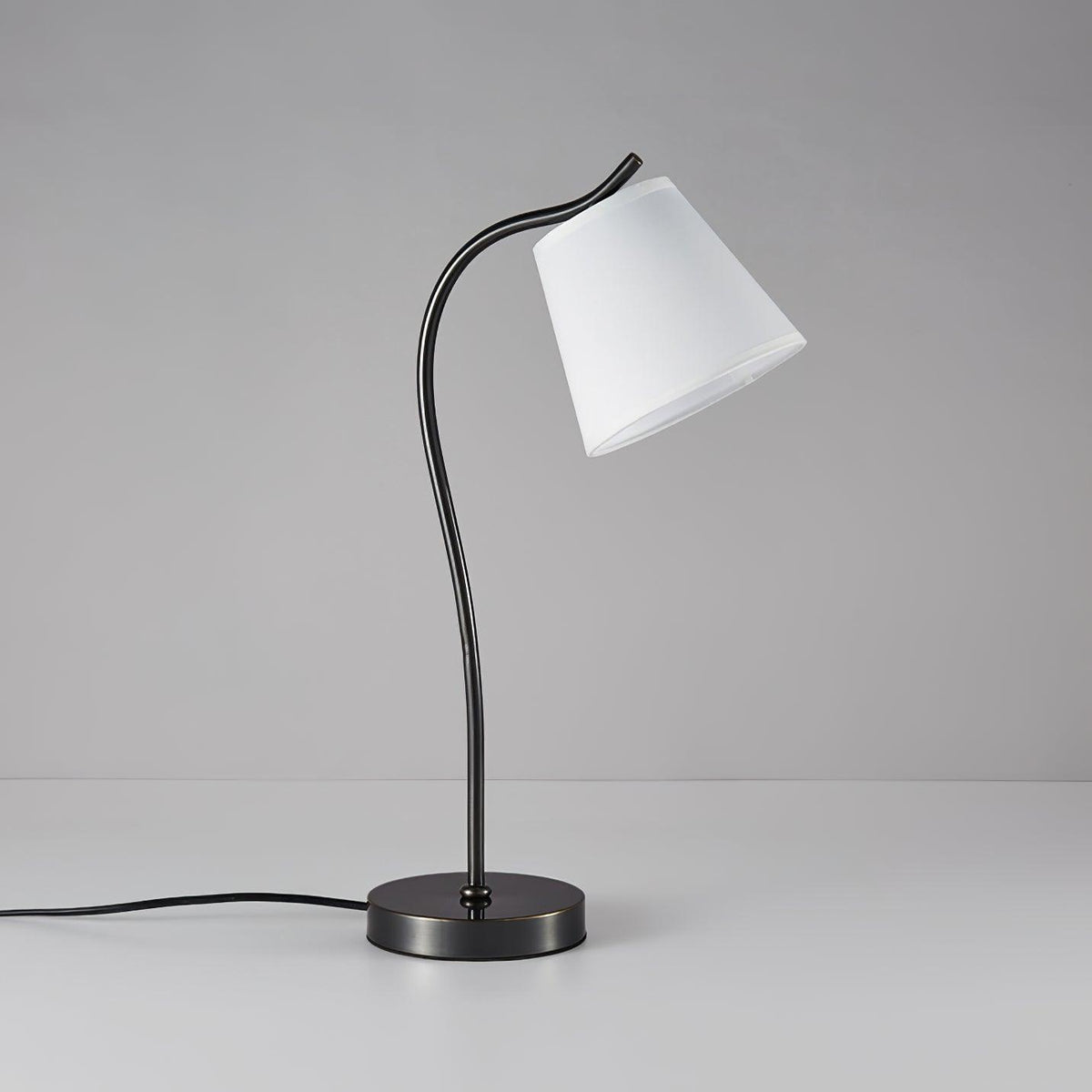 Jody Table Lamp ∅ 10.6″ x H 25.2″ / Dia 27cm x H 64cm / Black + White / US plug Table lamp