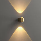 Kent Wall Lamp L 2.7″ x W 3.7″ x H 3.1″ / L 6.8cm x W 9.5cm x H 8cm / Brass & Transparent / Warm White Wall lamp