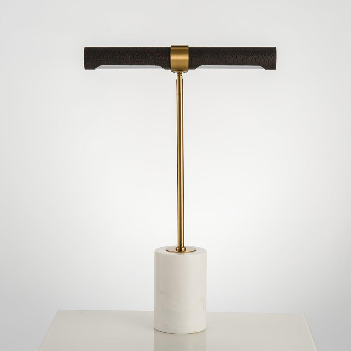 Kippy Table Lamp ∅ 11″ x H 17.7″ / Dia 28cm x H 45cm / Gold + Brown leather / US plug Table lamp