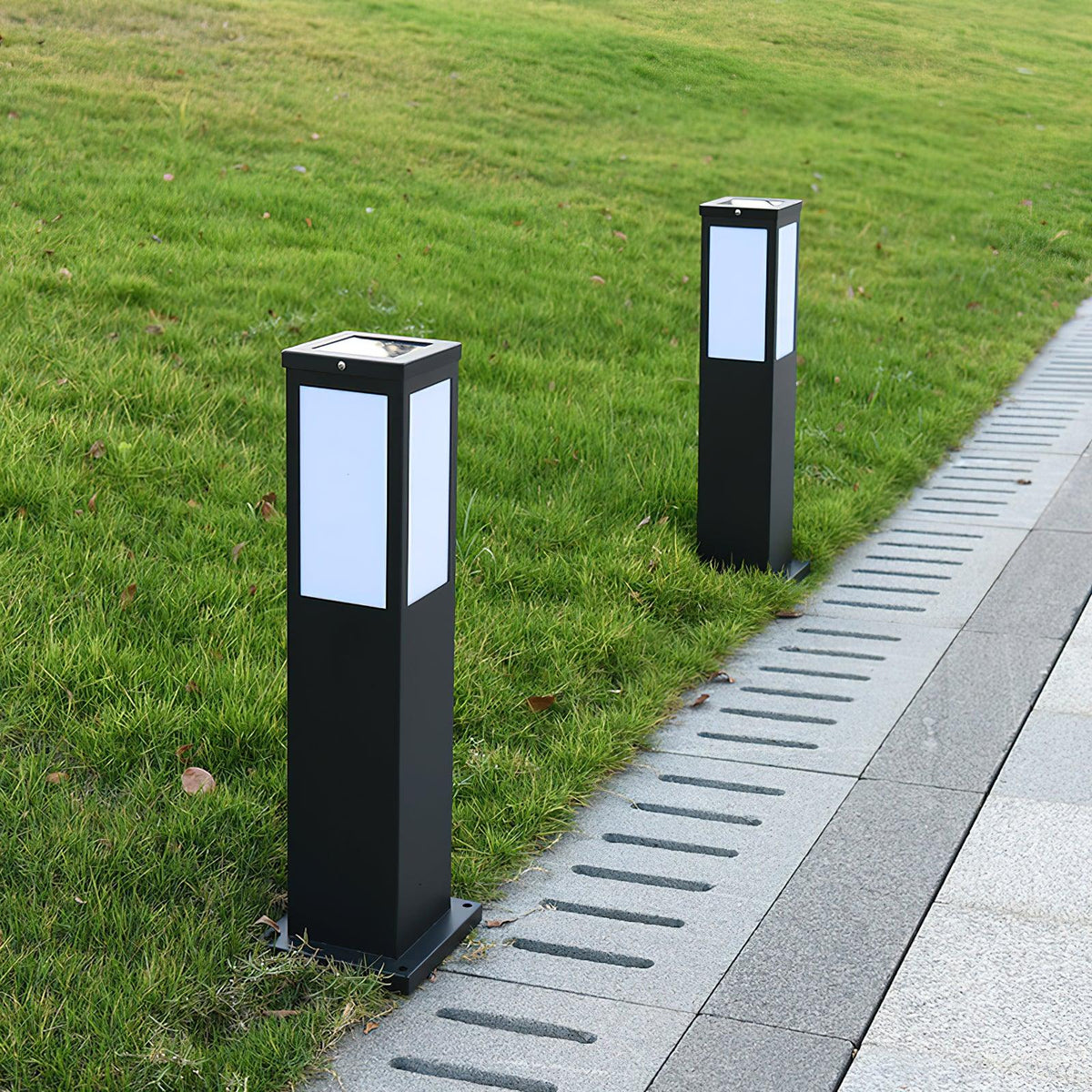 Kuzco Bollard Outdoor Light ∅ 5.5″ x H 23.6″ / Dia 14cm x H 60cm / Black / Warm Light Outdoor Lighting