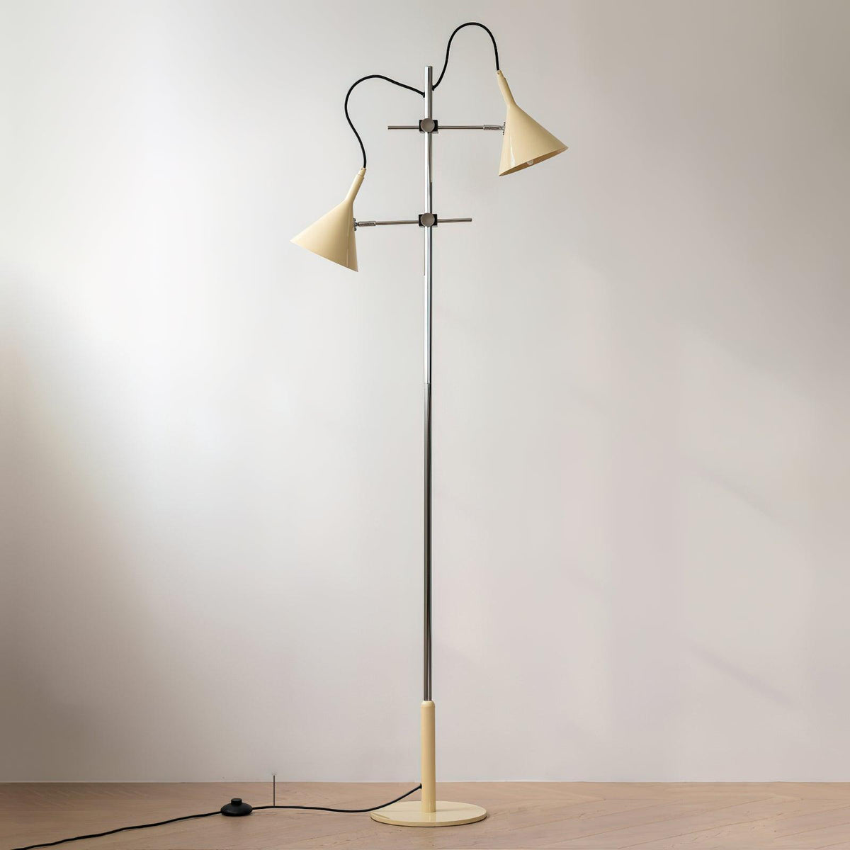 Laiton Floor Lamp Dia 25cm x H 163cm / ∅ 9.8″ x H 64.2″ / Chrome＆Beige / US plug Floor lamp