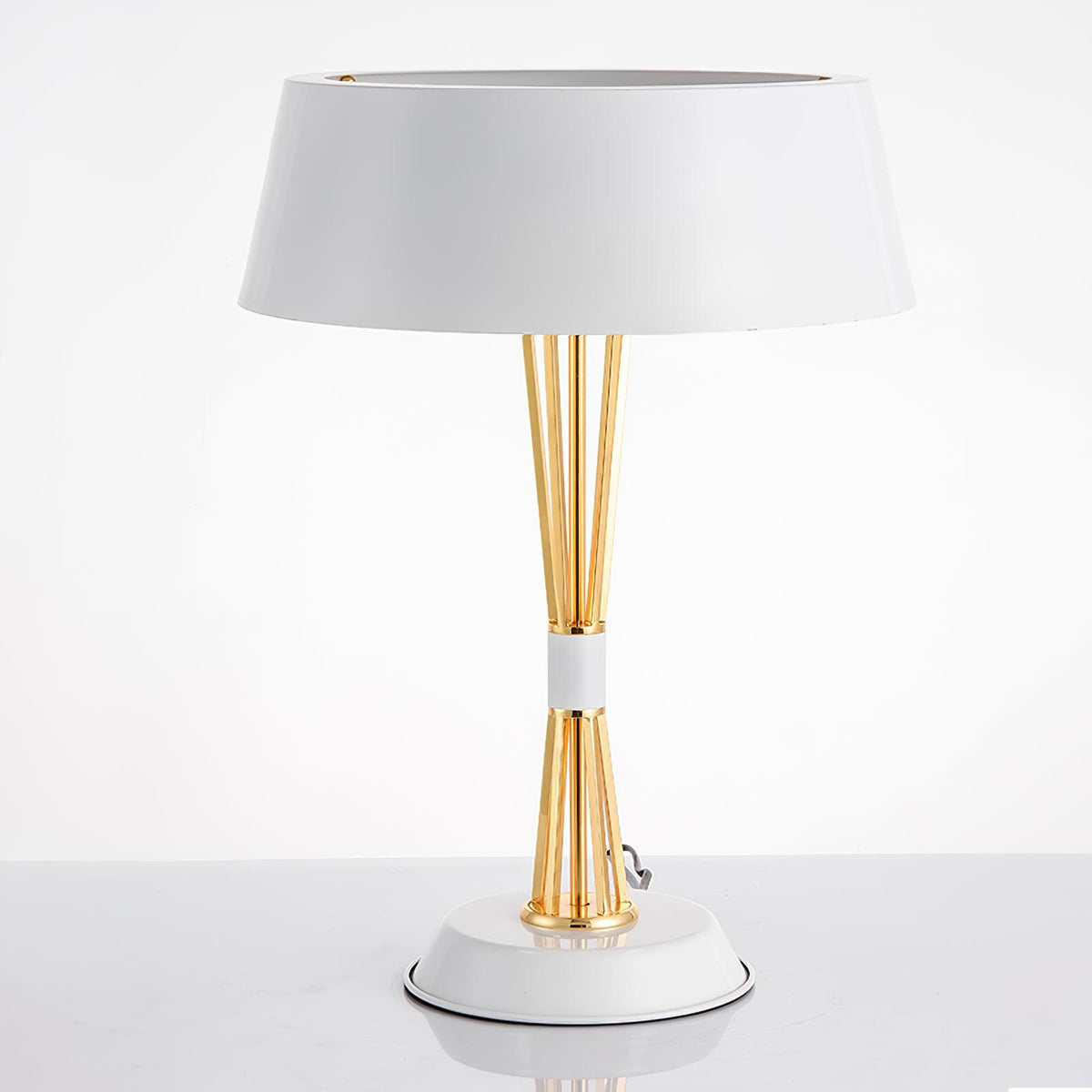Lowrider Table Lamp ∅ 13.7″ x H 18.8″ / Dia 35cm x H 48cm / White / US plug Table lamp