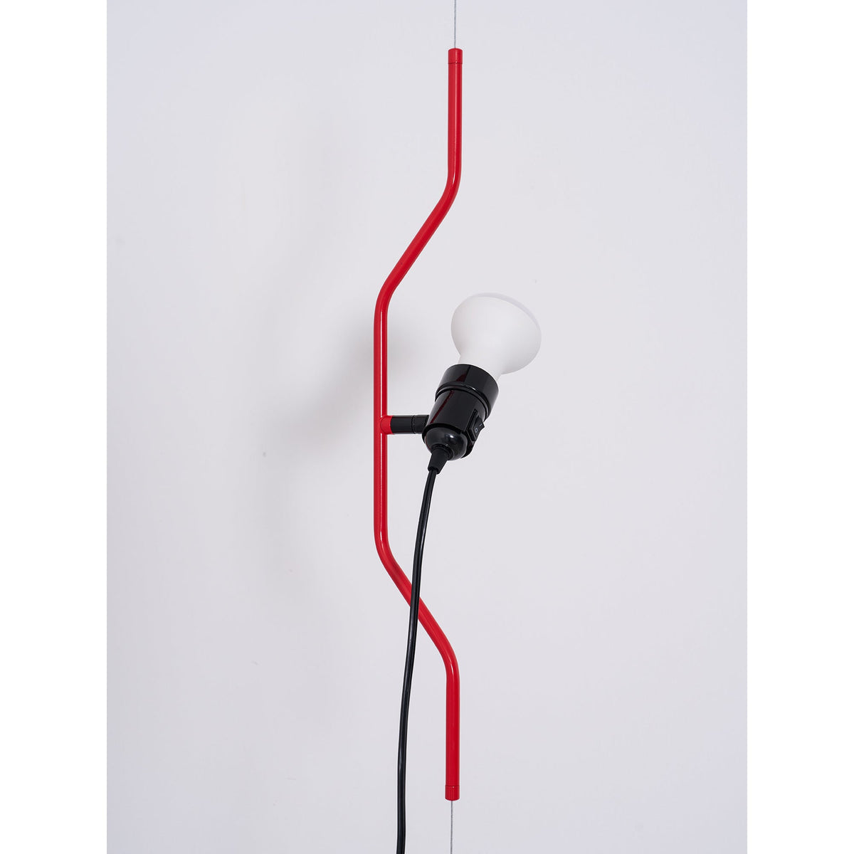 Floor-to-Ceiling Tension Cable Lamp – Adjustable Spotlight