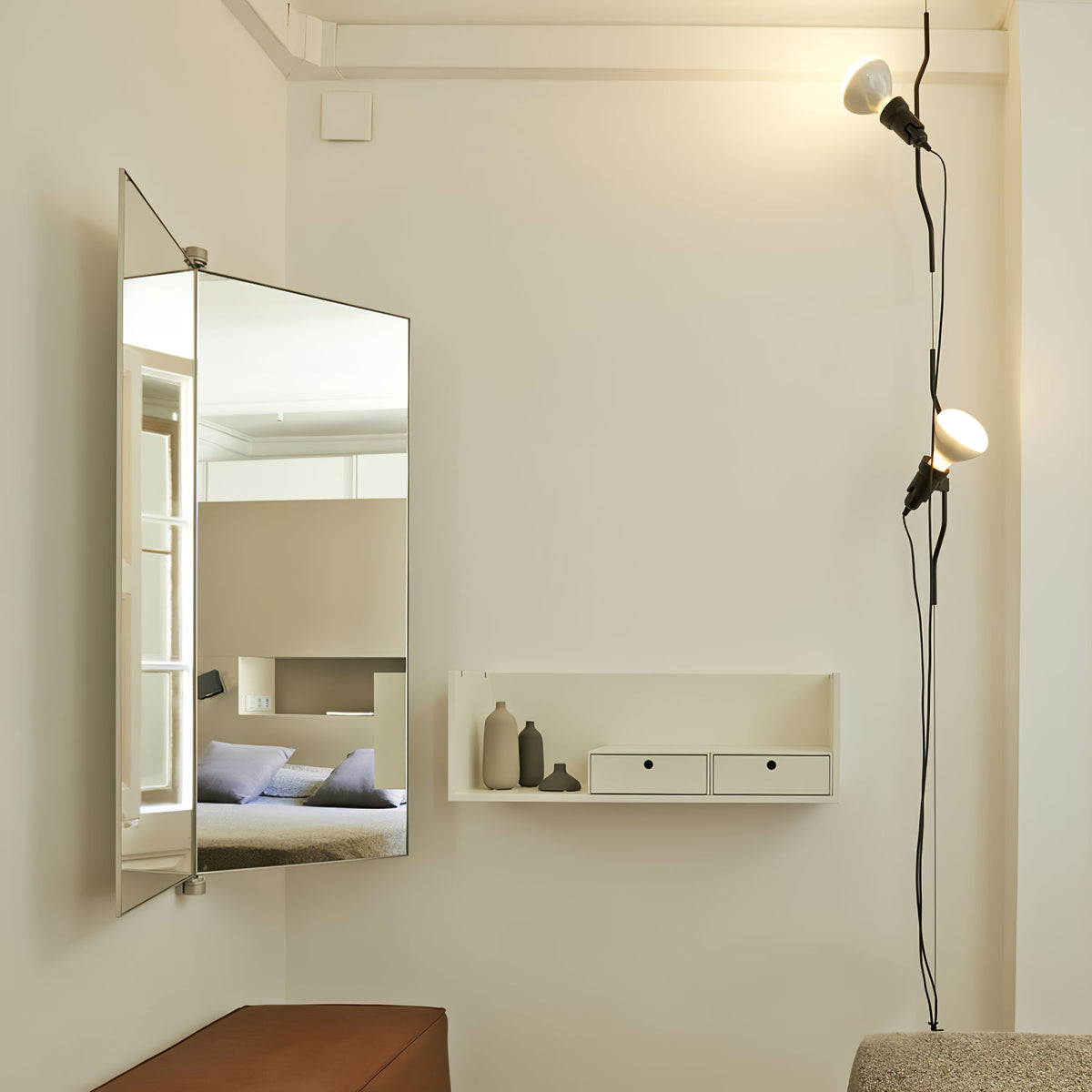 Floor-to-Ceiling Tension Cable Lamp – Adjustable Spotlight