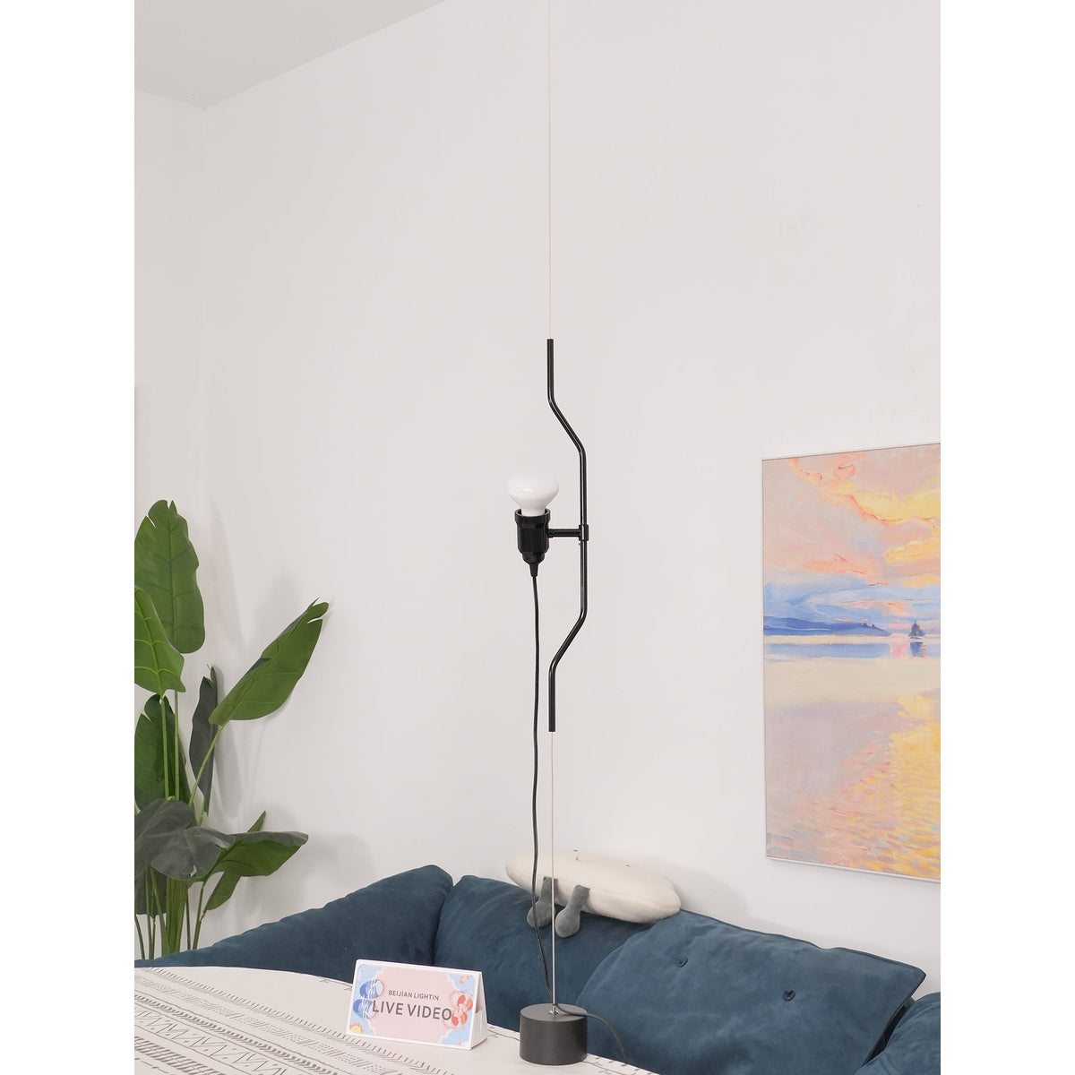 Floor-to-Ceiling Tension Cable Lamp – Adjustable Spotlight