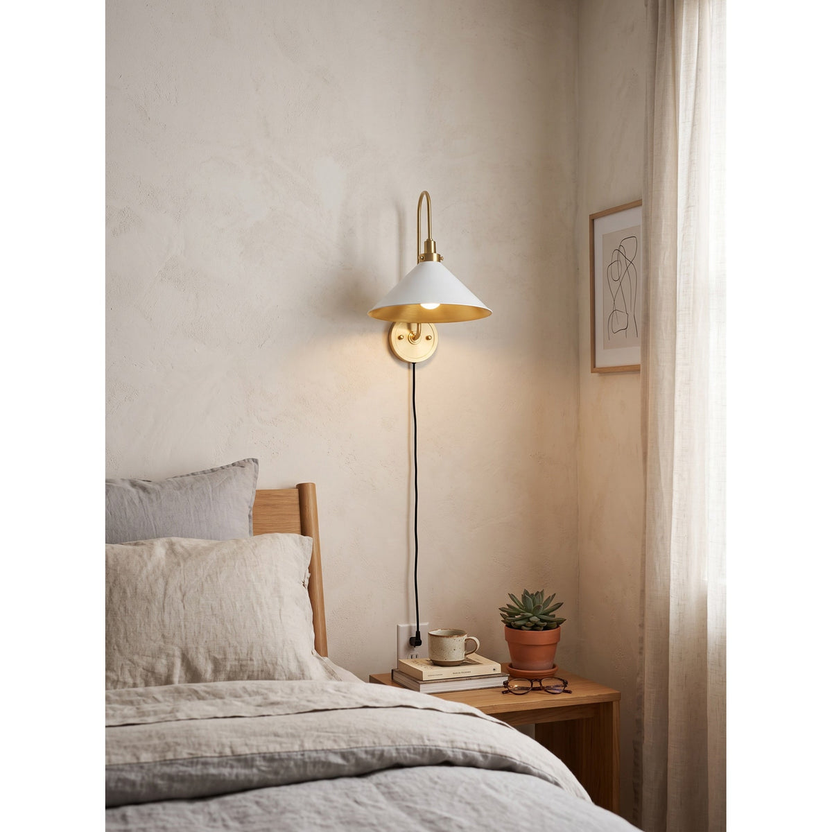 Clivedon Plug-in Wall Sconce