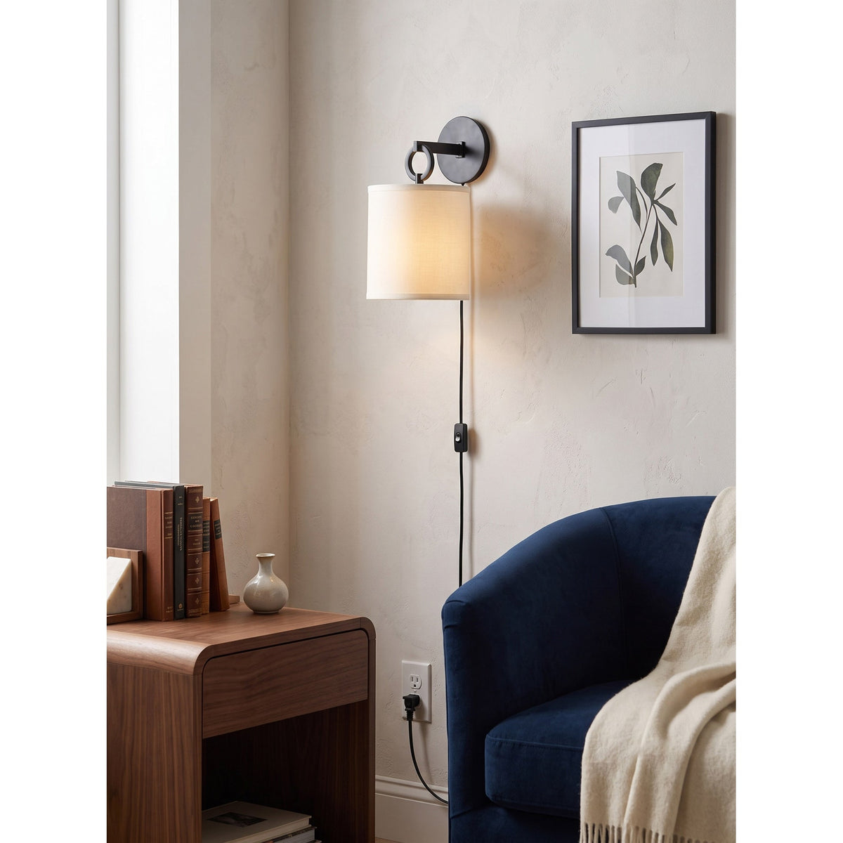 Full Circle Plug-in Wall Sconce