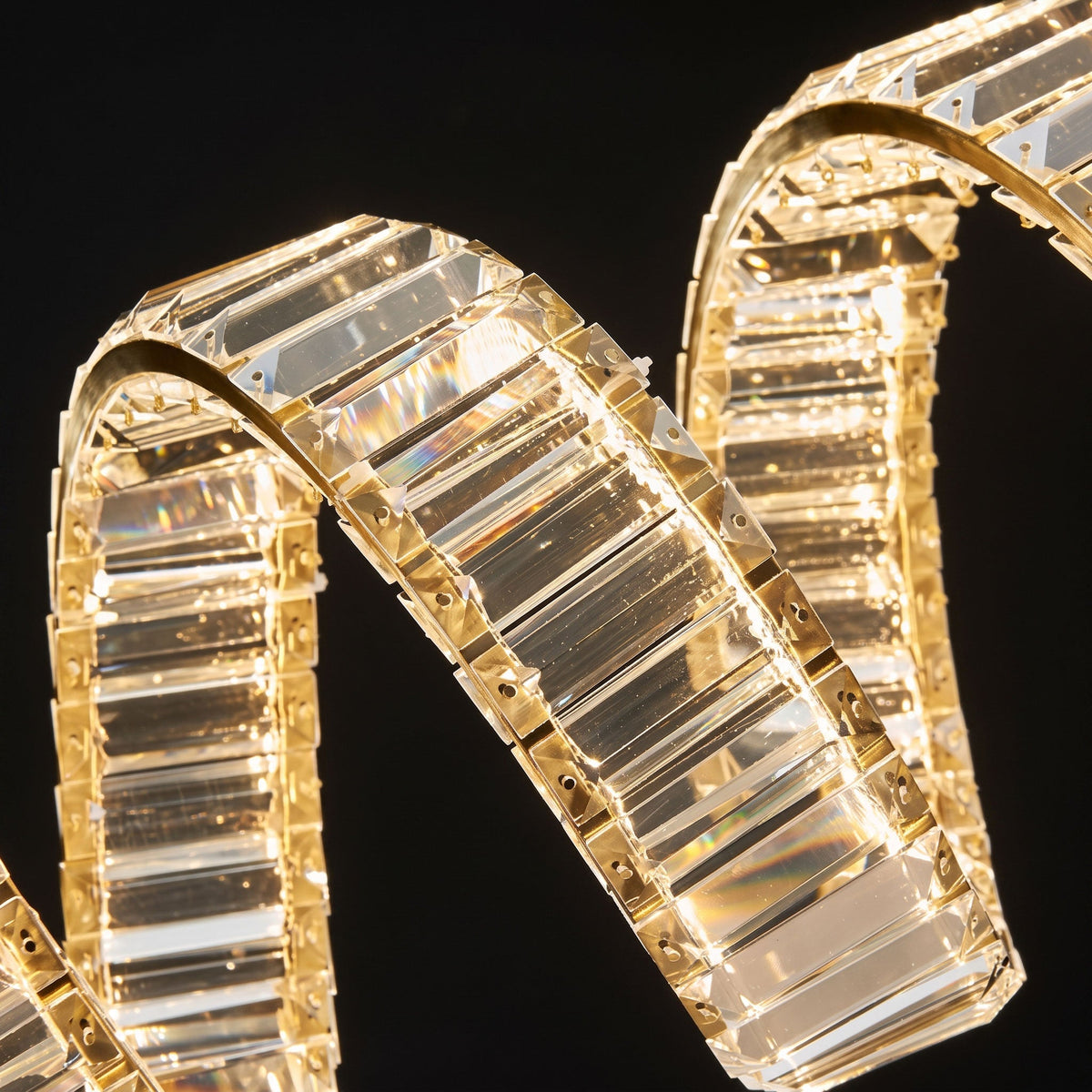 Konstantine Linear Chandelier