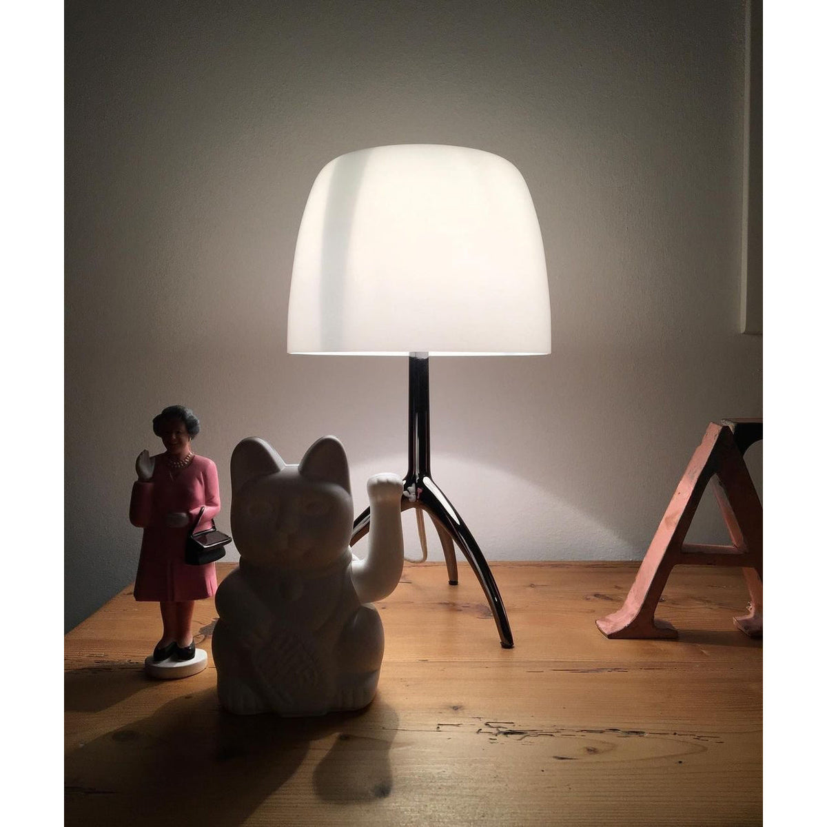 Rosso Mushroom Tripod Table Lamp