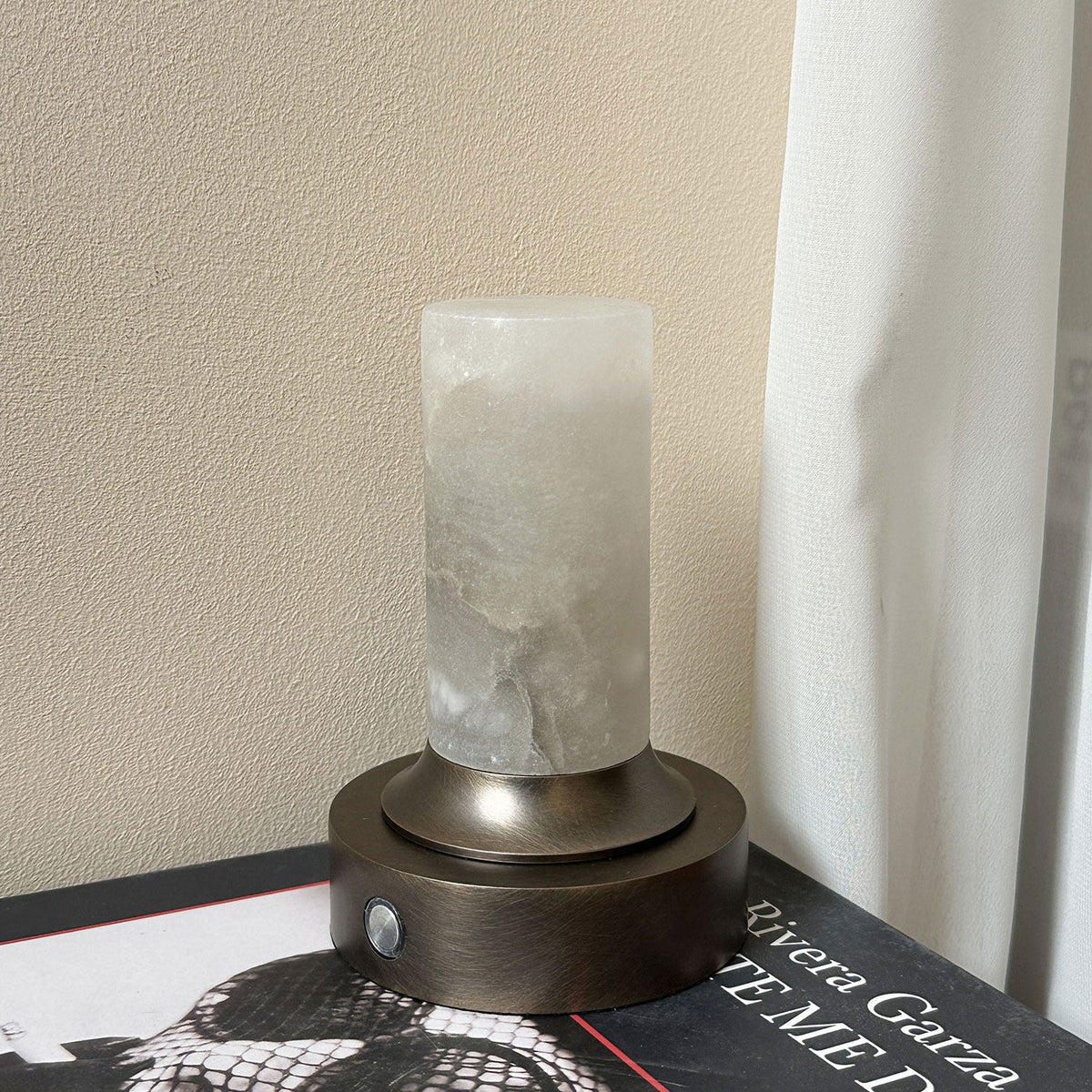Lunerva Alabaster Table Lamp (Built-in Battery)