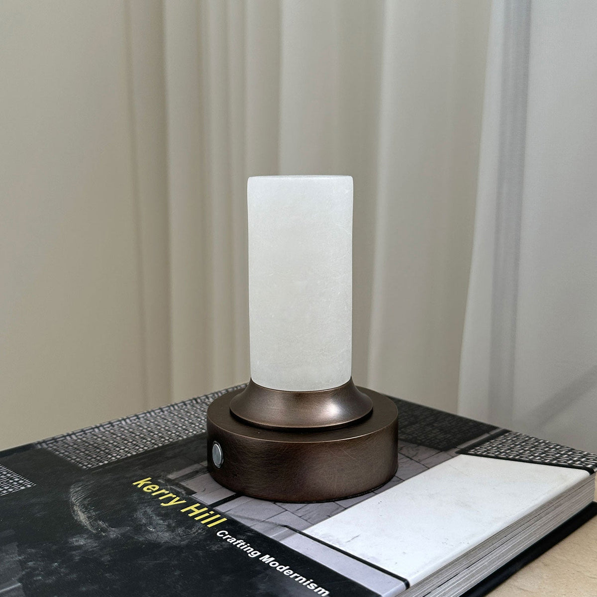 Lunerva Alabaster Table Lamp (Built-in Battery)