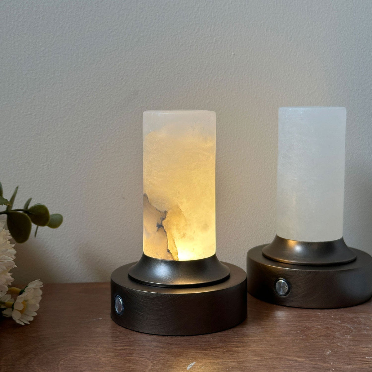 Lunerva Alabaster Table Lamp (Built-in Battery)