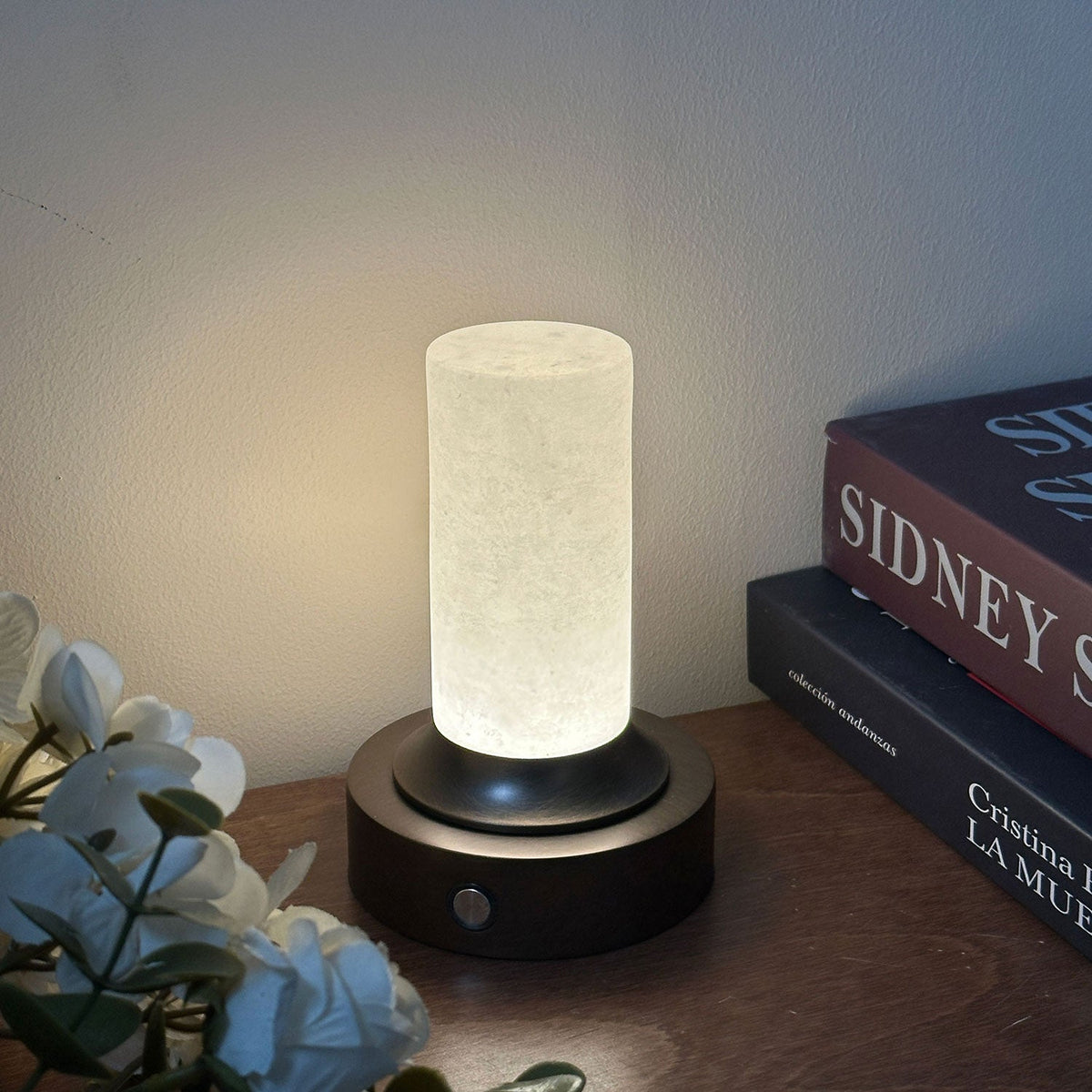 Lunerva Alabaster Table Lamp (Built-in Battery)