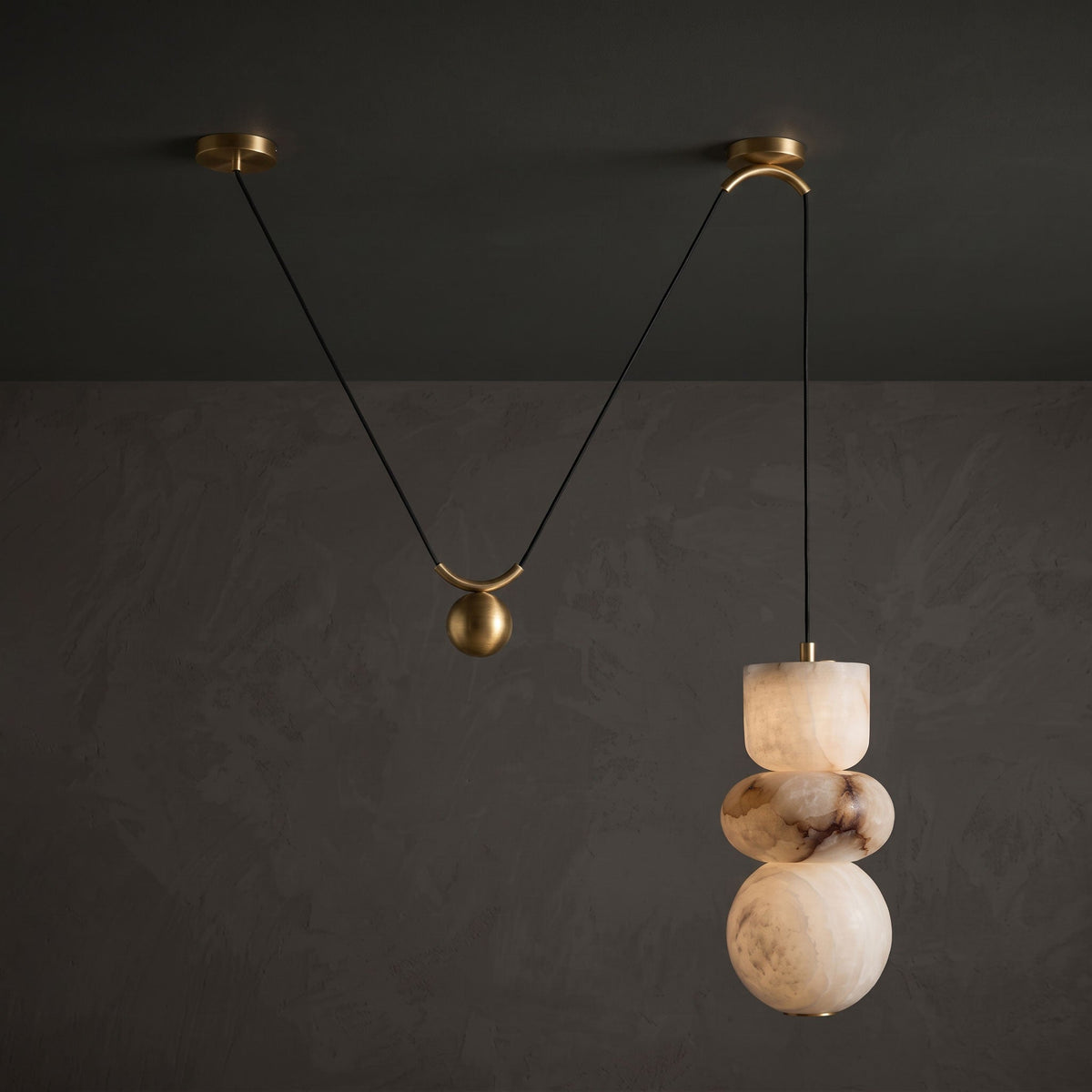 Totem Alabaster Counterweight Pendant Lamp