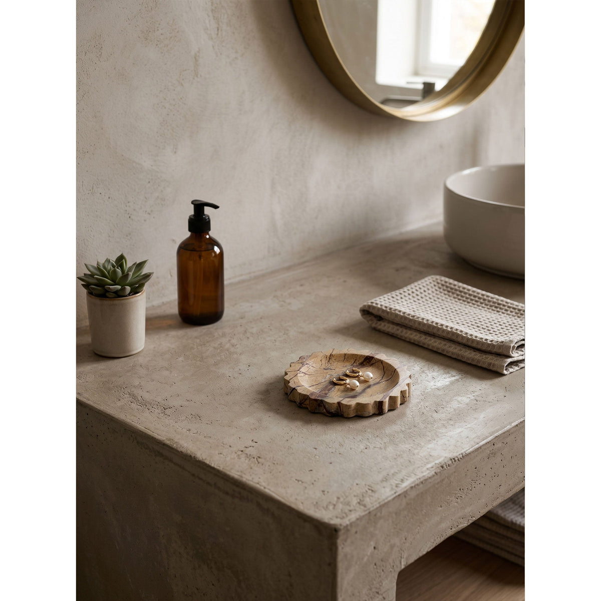 Zion Scalloped Stone Tray