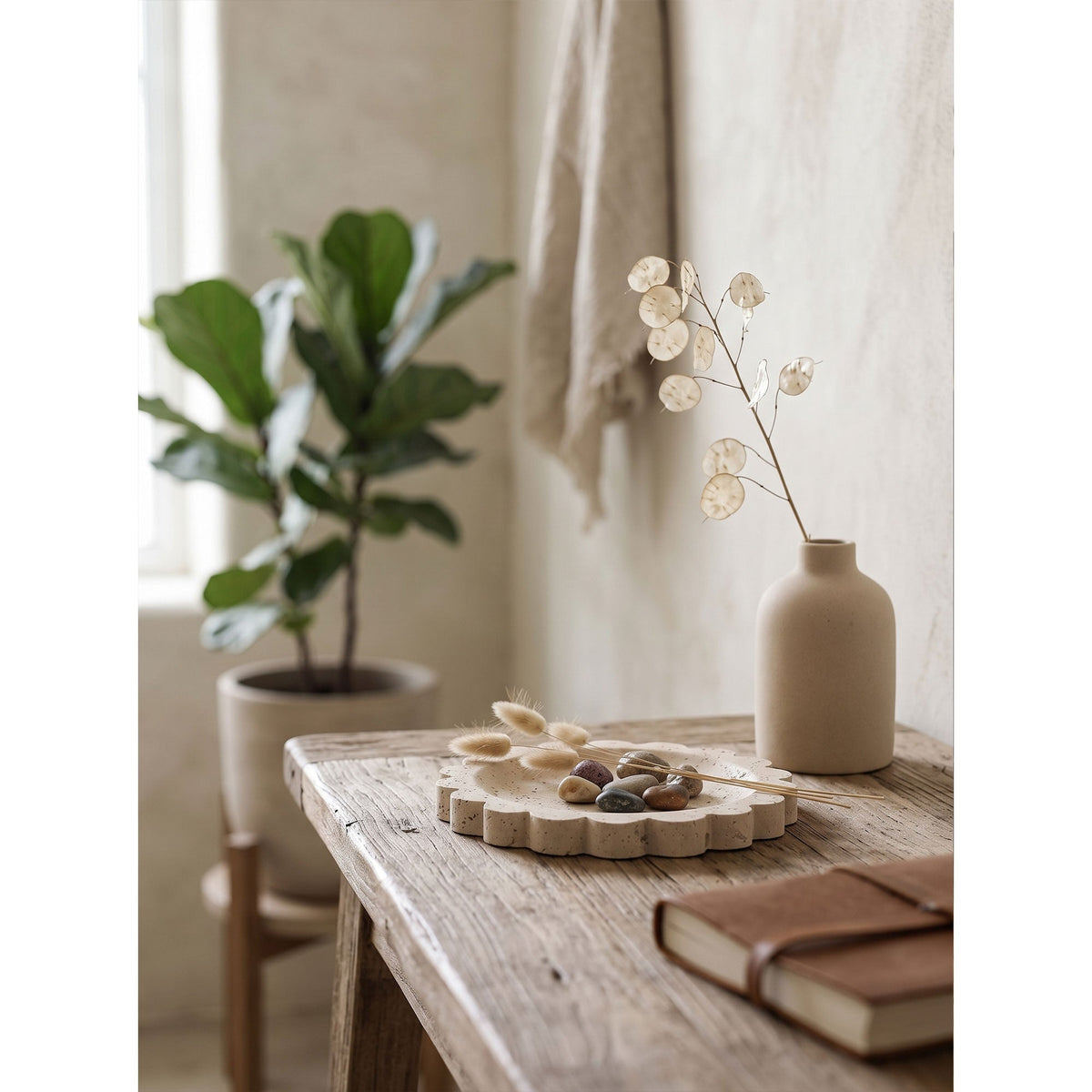 Zion Scalloped Stone Tray