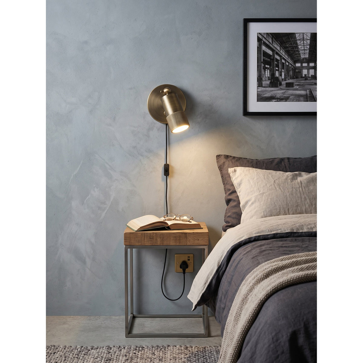Jura Plug-in Wall Sconce