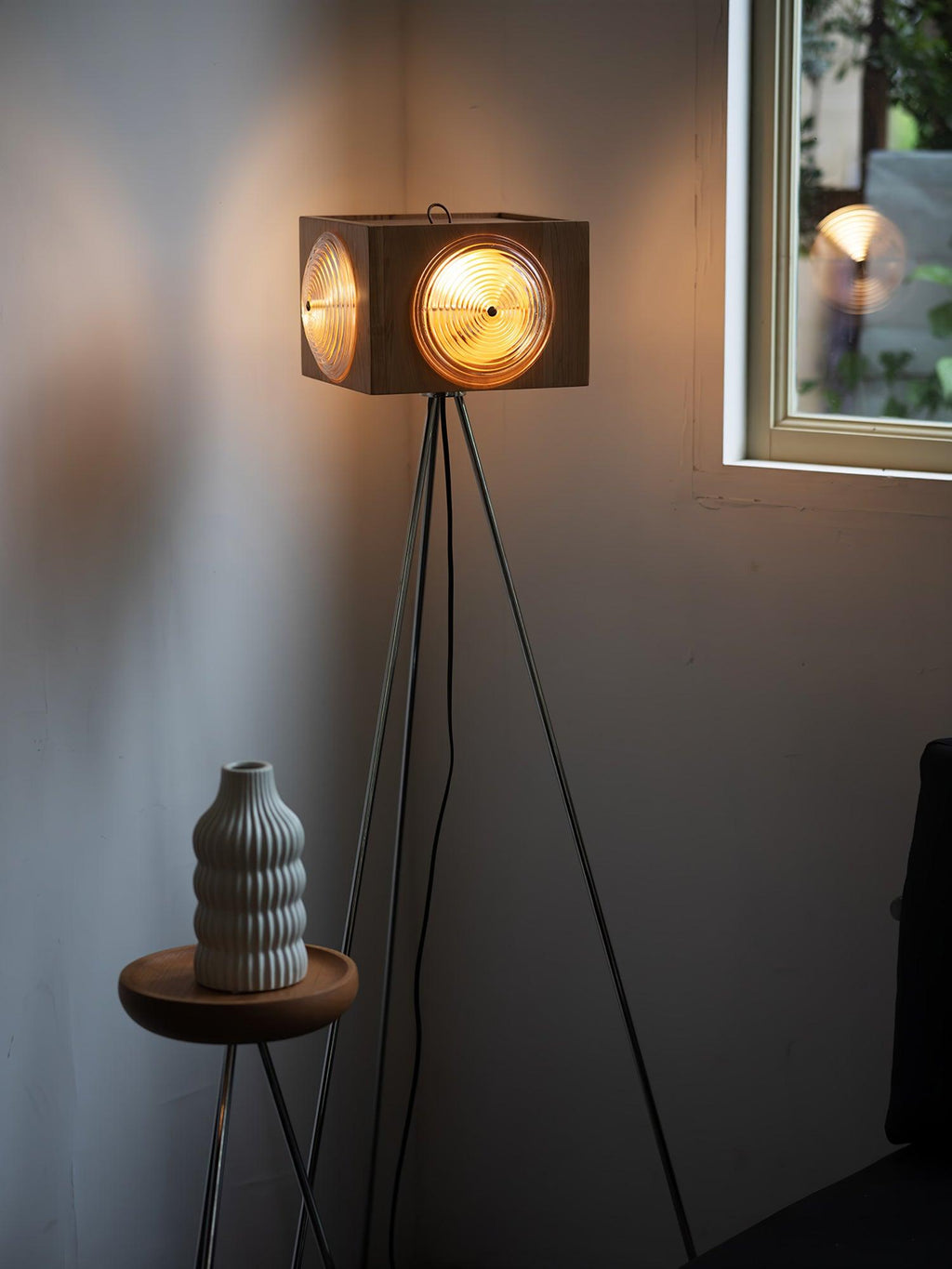 Retro Camera Focus Floor Lamp Floor lamp