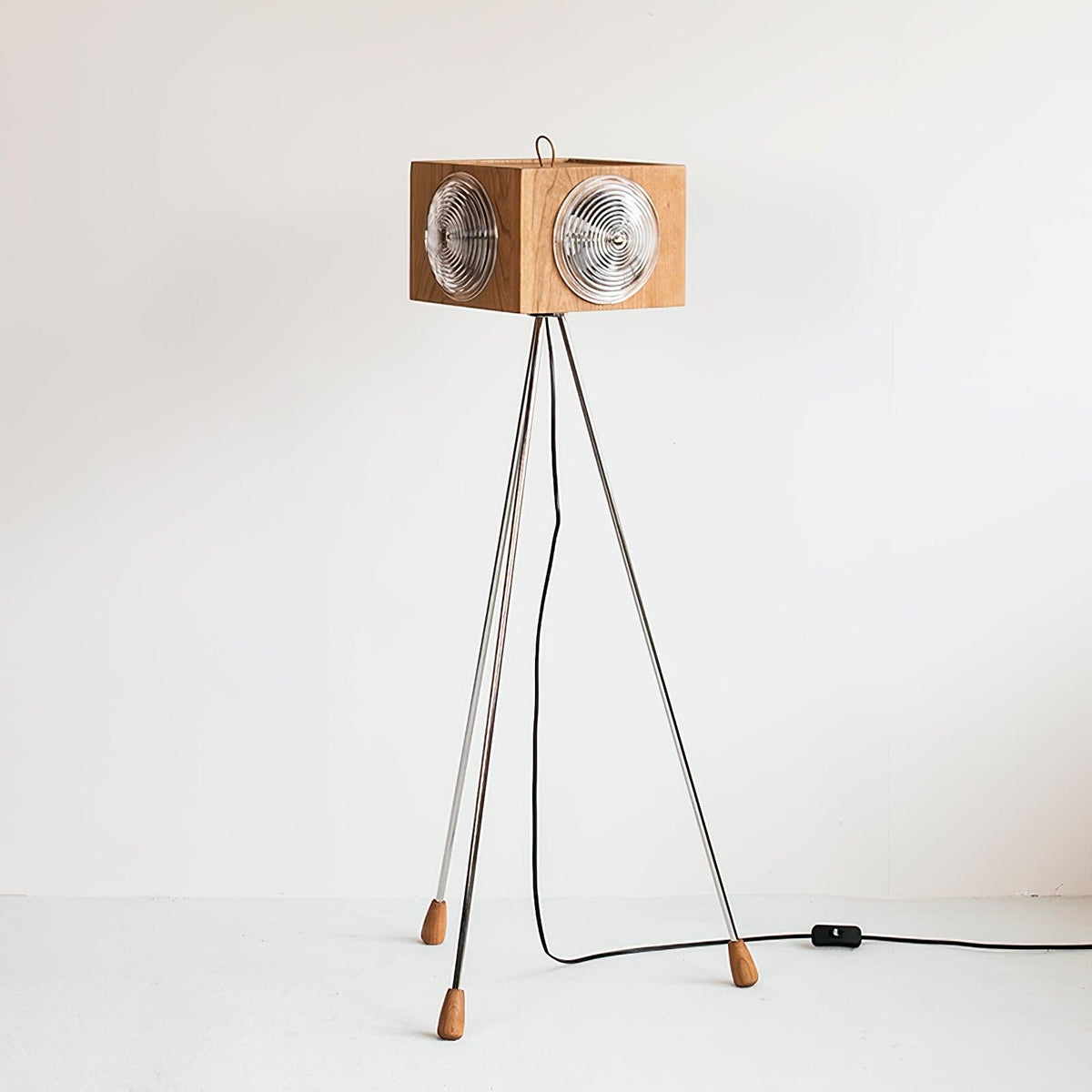 Retro Camera Focus Floor Lamp L 19.7″ x W 19.7″ x H 39.4″ / L 50cm x W 50cm x H 100cm (Cherry Wood Lamp Base) / Cherry