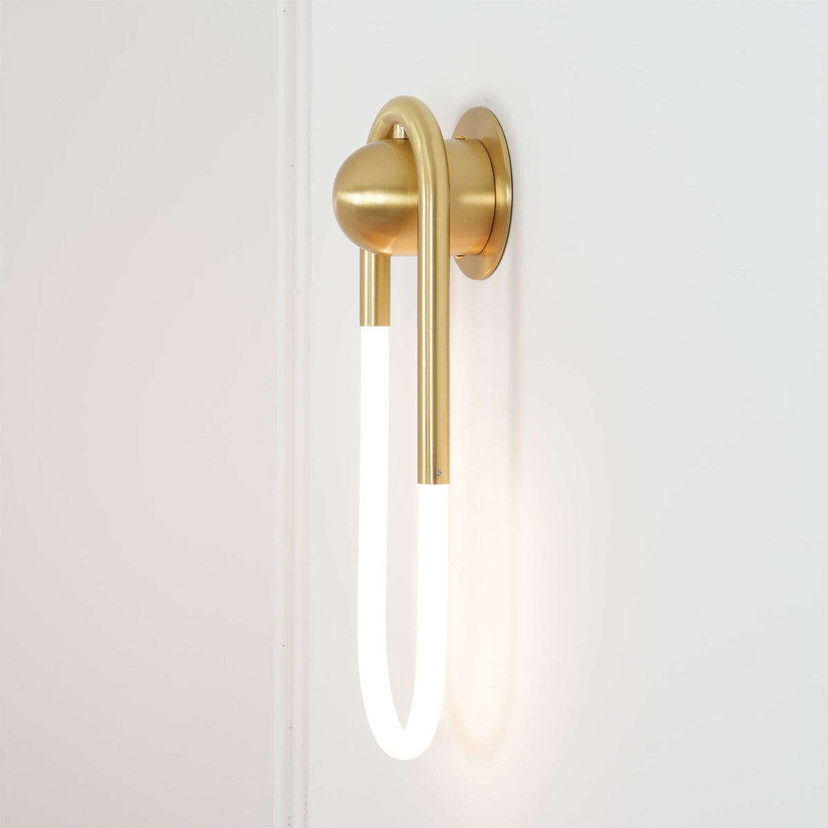 Rudi Loop Wall Lamp
