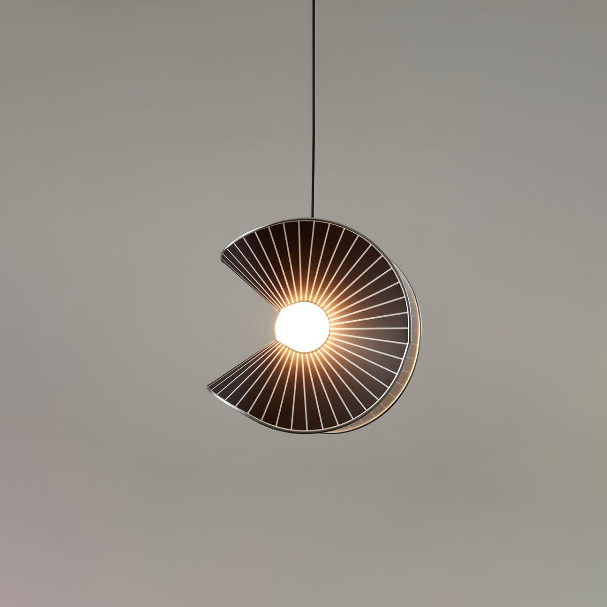 Shell Nordic Pendant Light ∅ 15.7″ x H 15.7″ / Dia 40cm x H 40cm / Black / Warm Light Pendant light