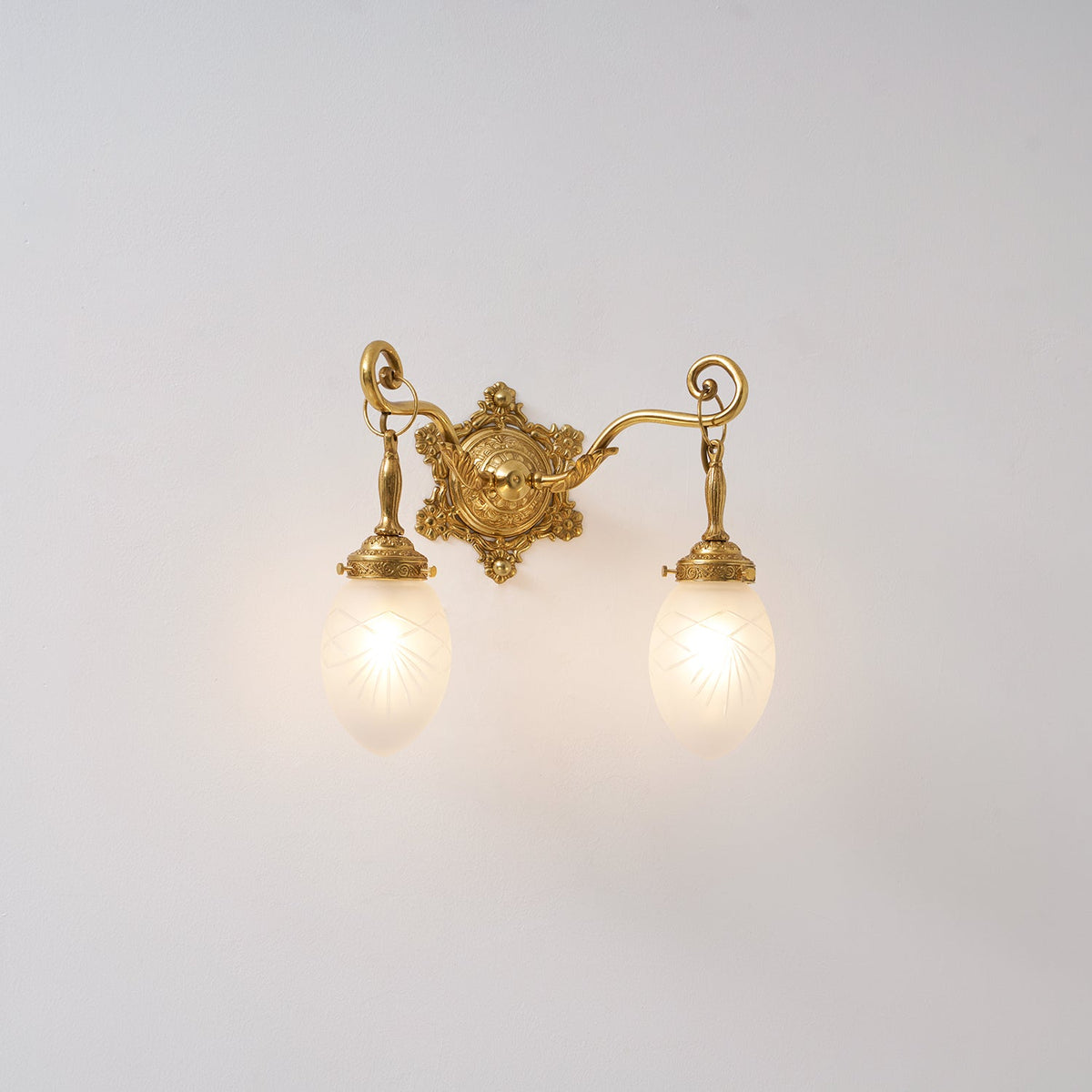 Solange Classic Wall Lamp