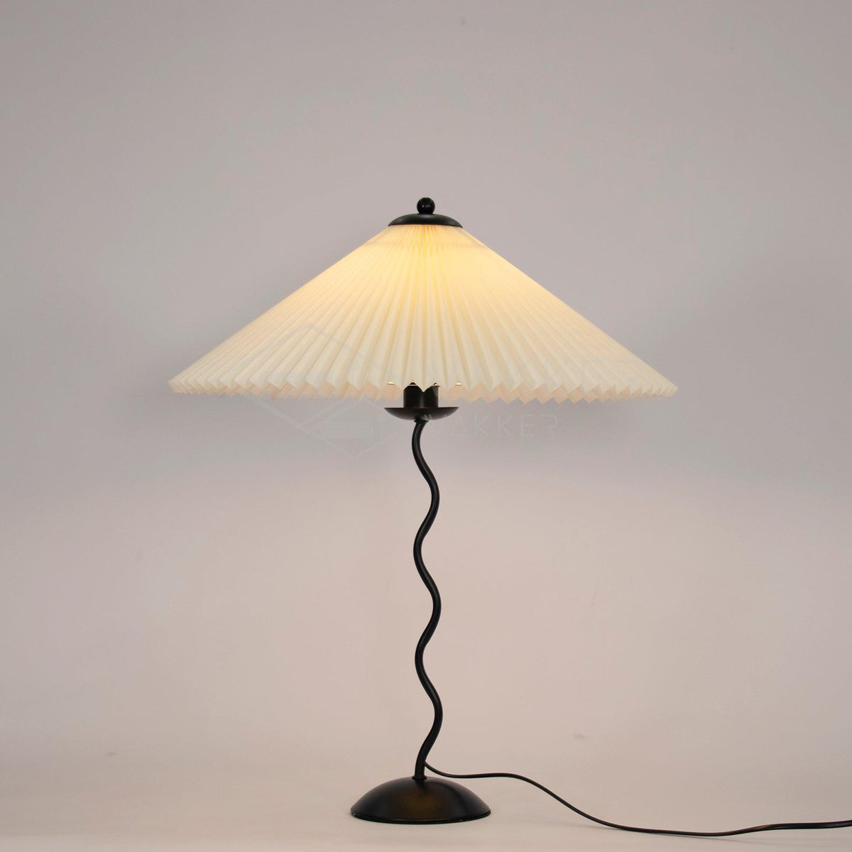 Squiggle Table Lamp ? 17″ x H 23.6″ / Dia 43cm x H 60cm / Black & Beige / US Plug Table lamp