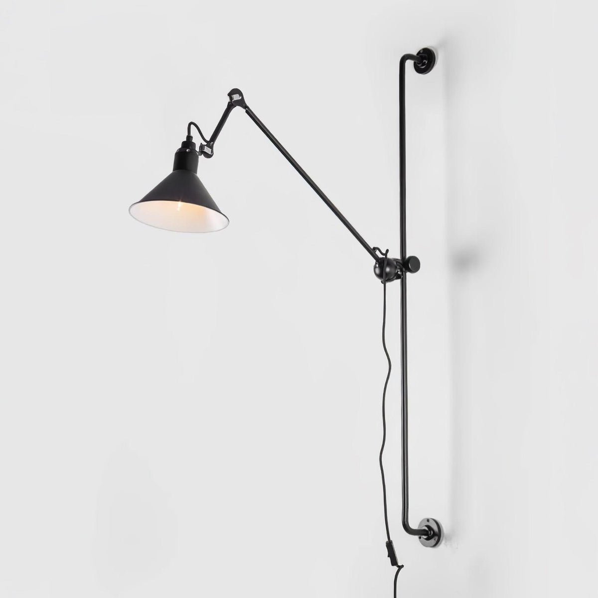 Support Frame Rocker Wall Lamp ? 8.3″ x H 46.5″ / Dia 21cm x H 118cm / Black & Black / US Plug Wall lamp