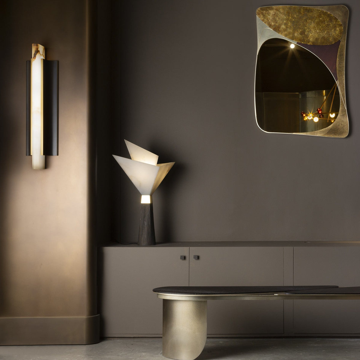 Timide Alabaster Wall Lamp