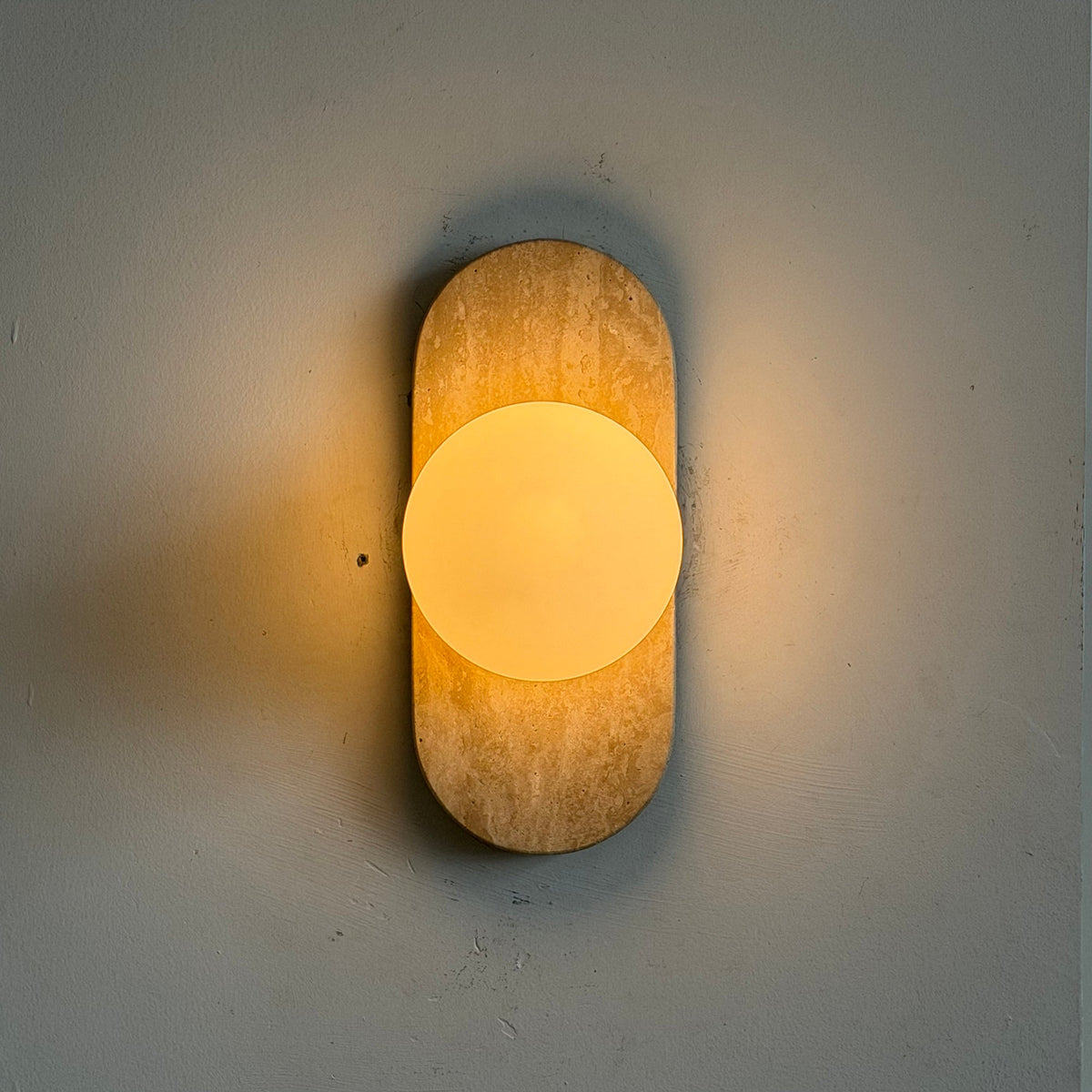 Viola Oval Wall Lamp