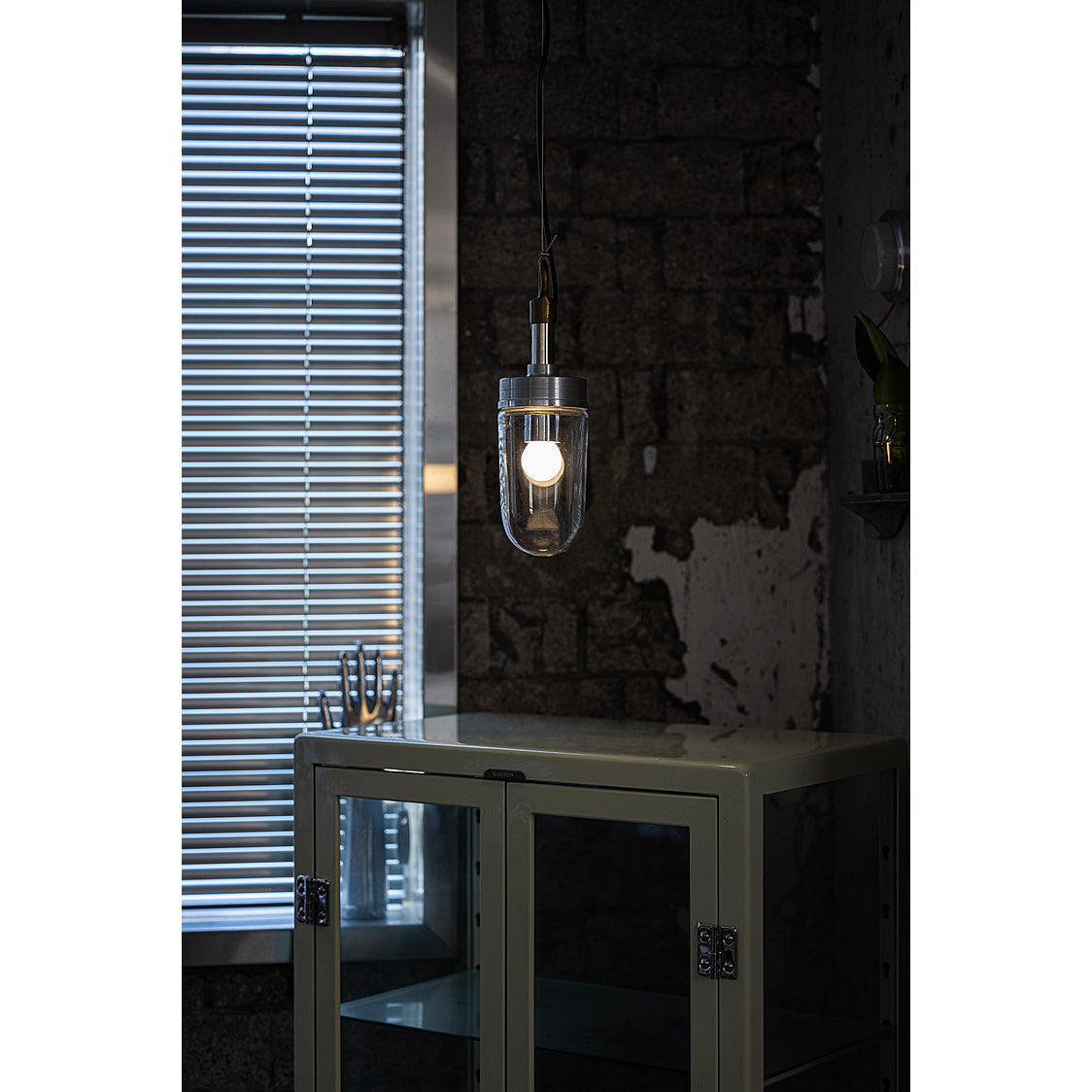 Well Glass Pendant Lamp
